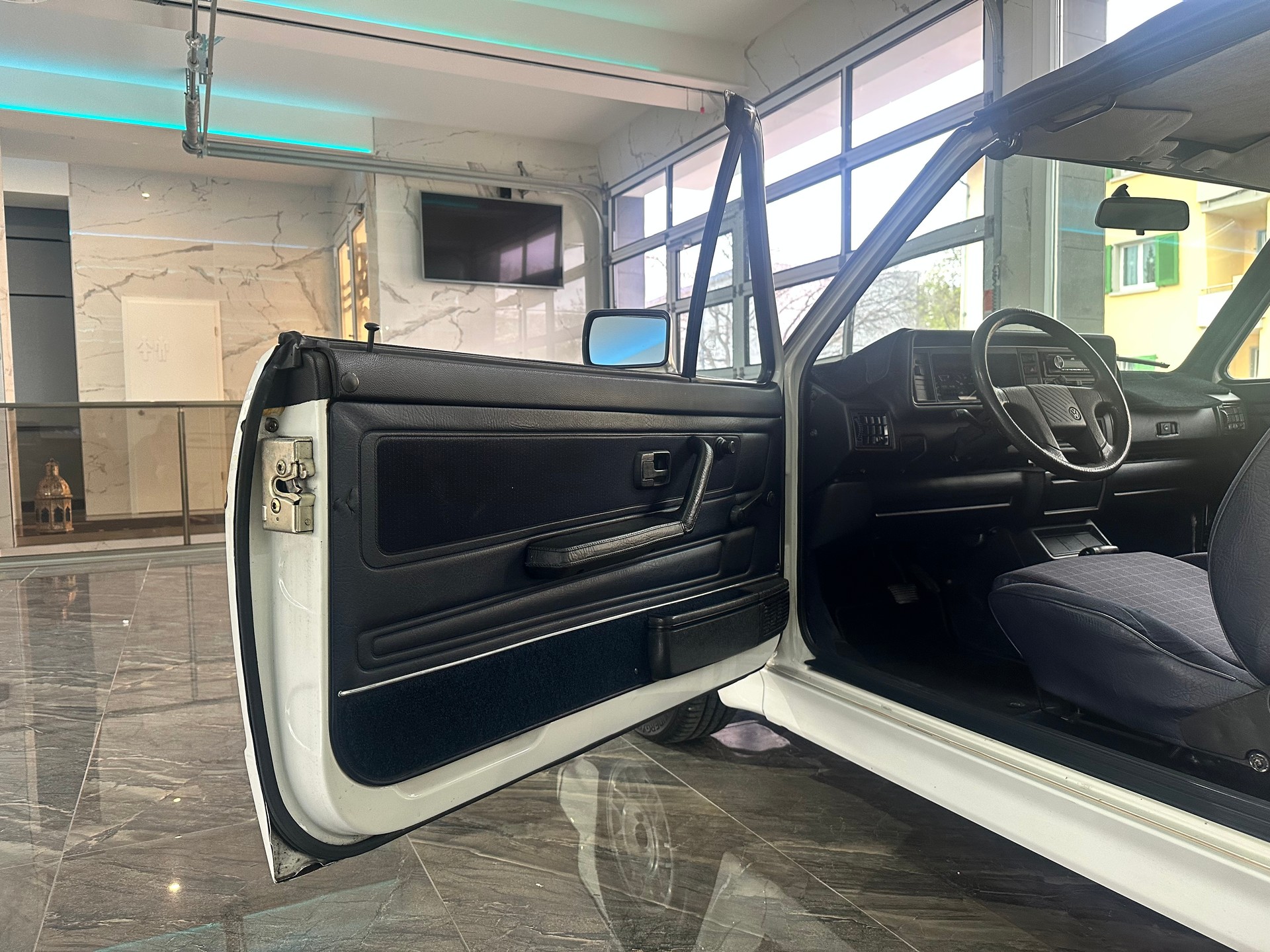 VW Golf Cabrio Special White Edition-image-58