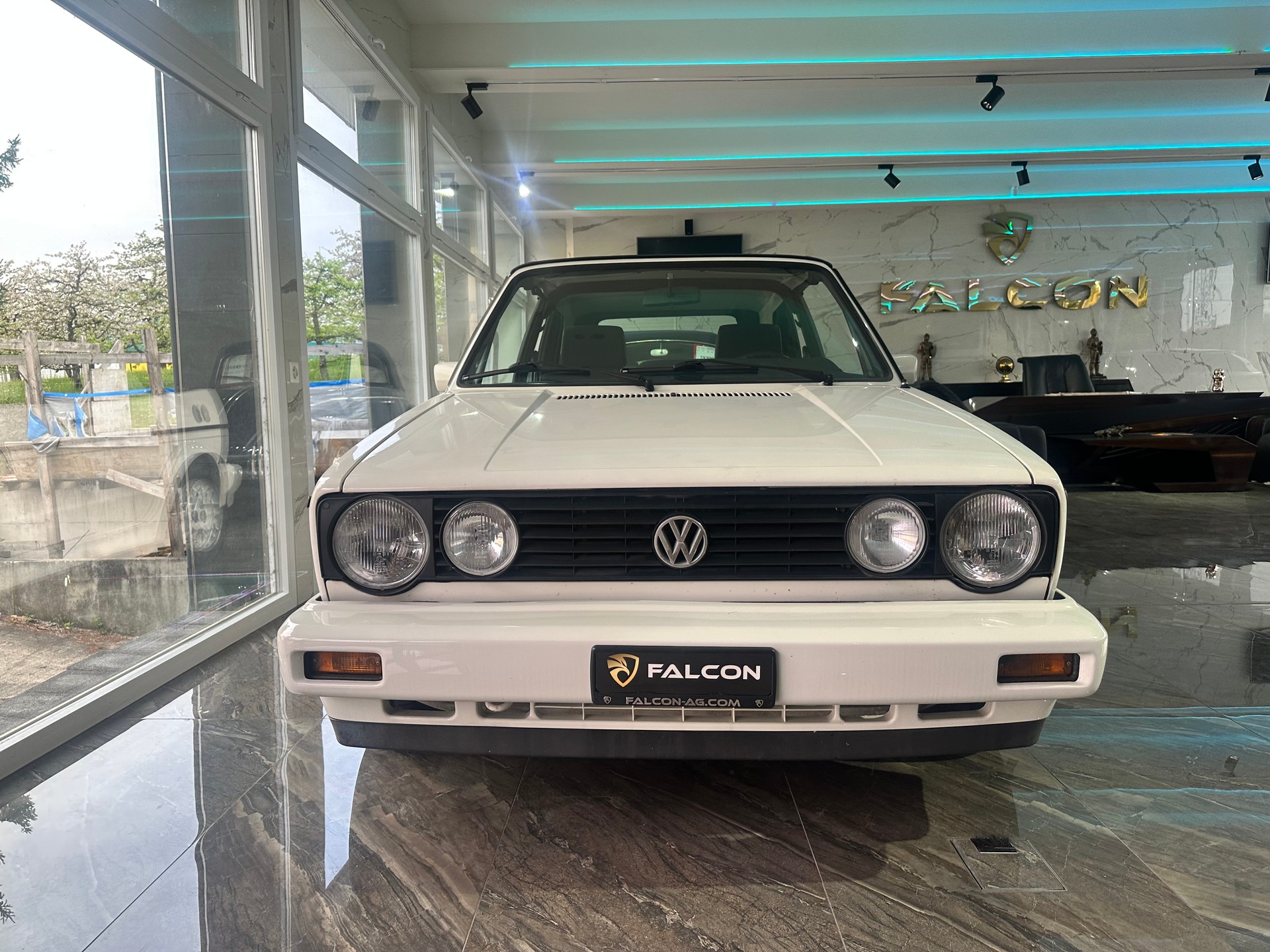 VW Golf Cabrio Special White Edition-image-18