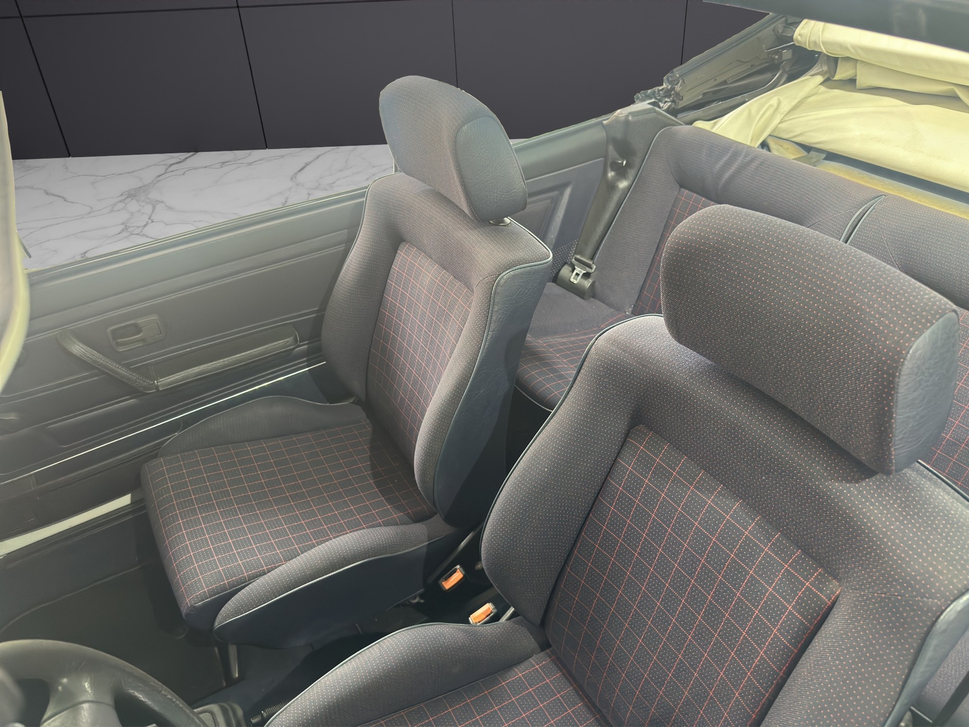VW Golf Cabrio Special White Edition-image-31