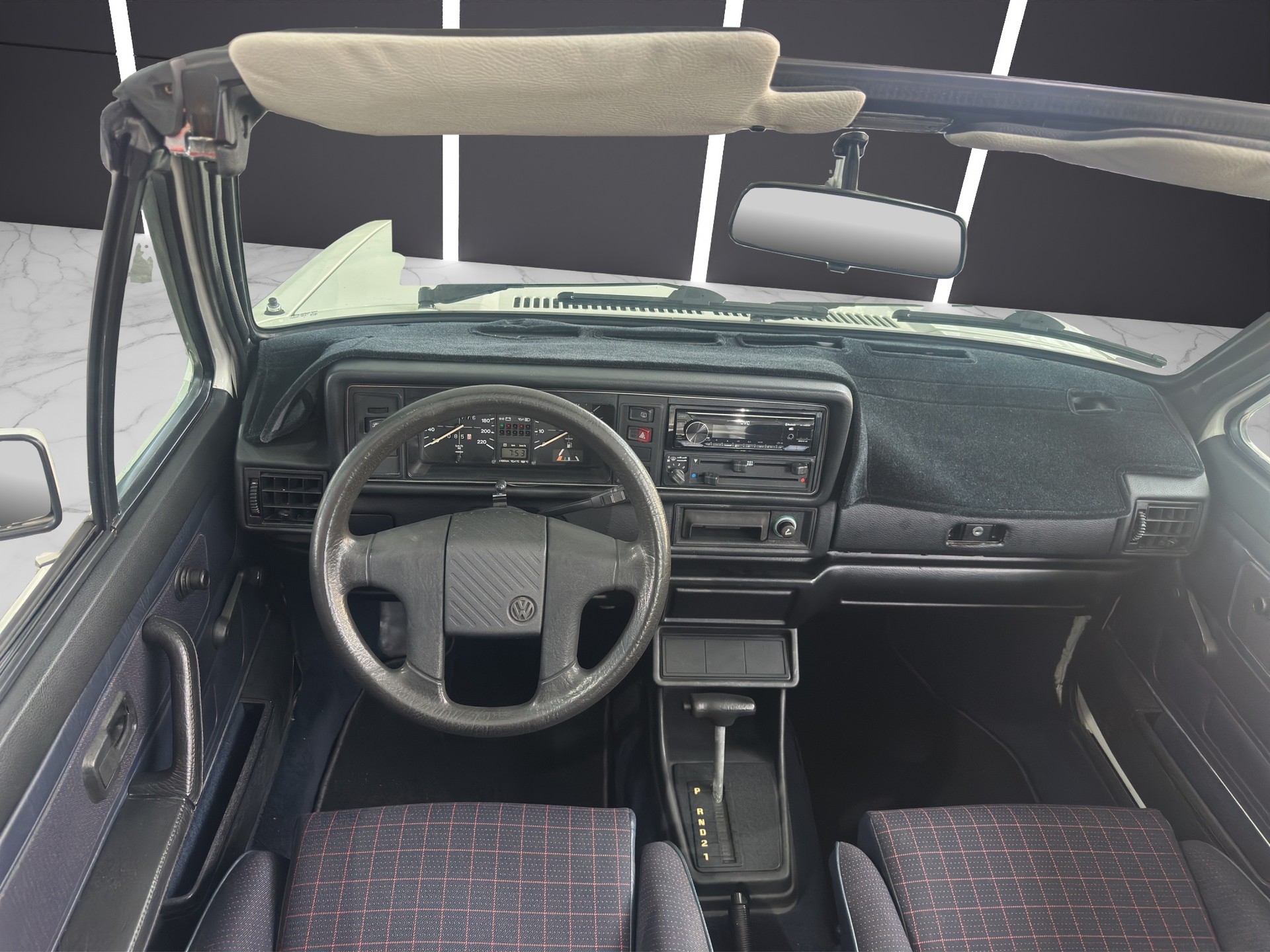 VW Golf Cabrio Special White Edition-image-34