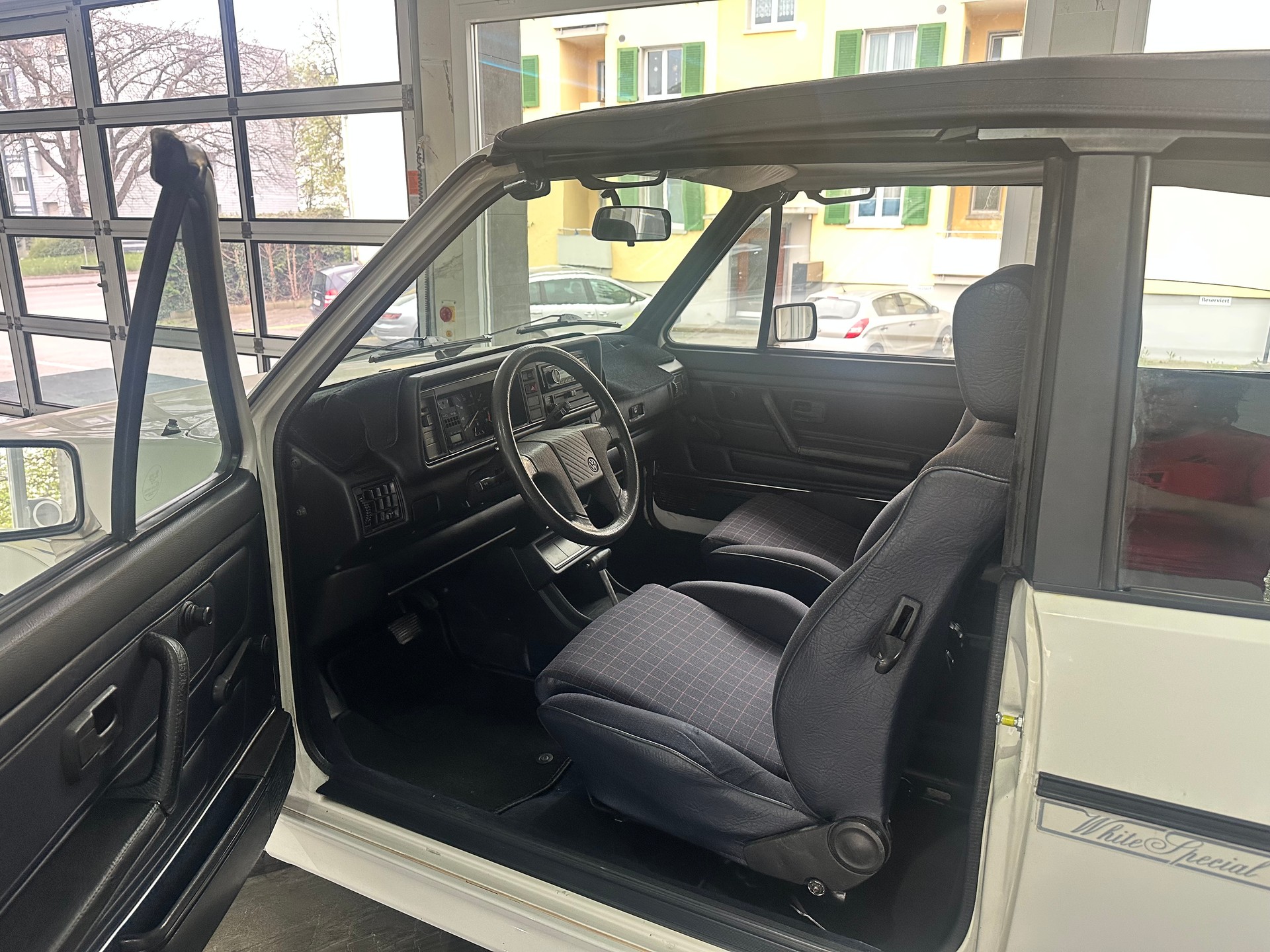 VW Golf Cabrio Special White Edition-image-57