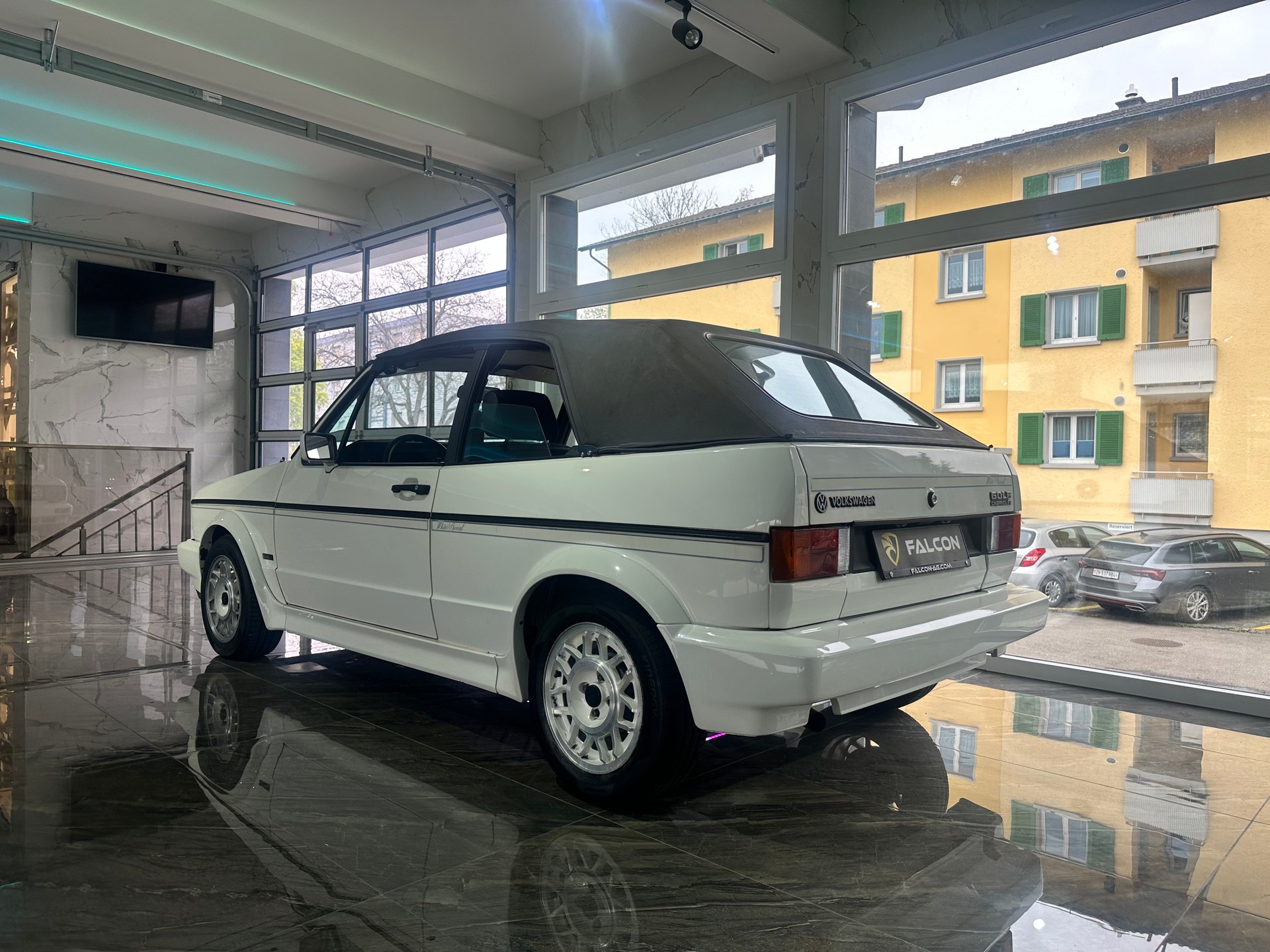 VW Golf Cabrio Special White Edition-image-21