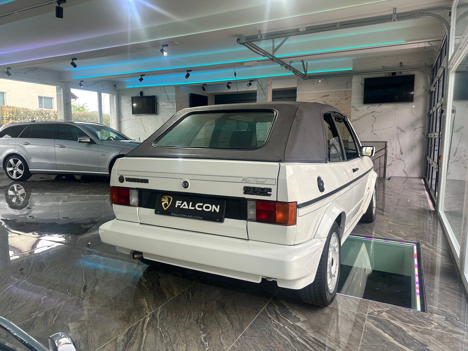 VW Golf Cabrio Special White Edition-image-23