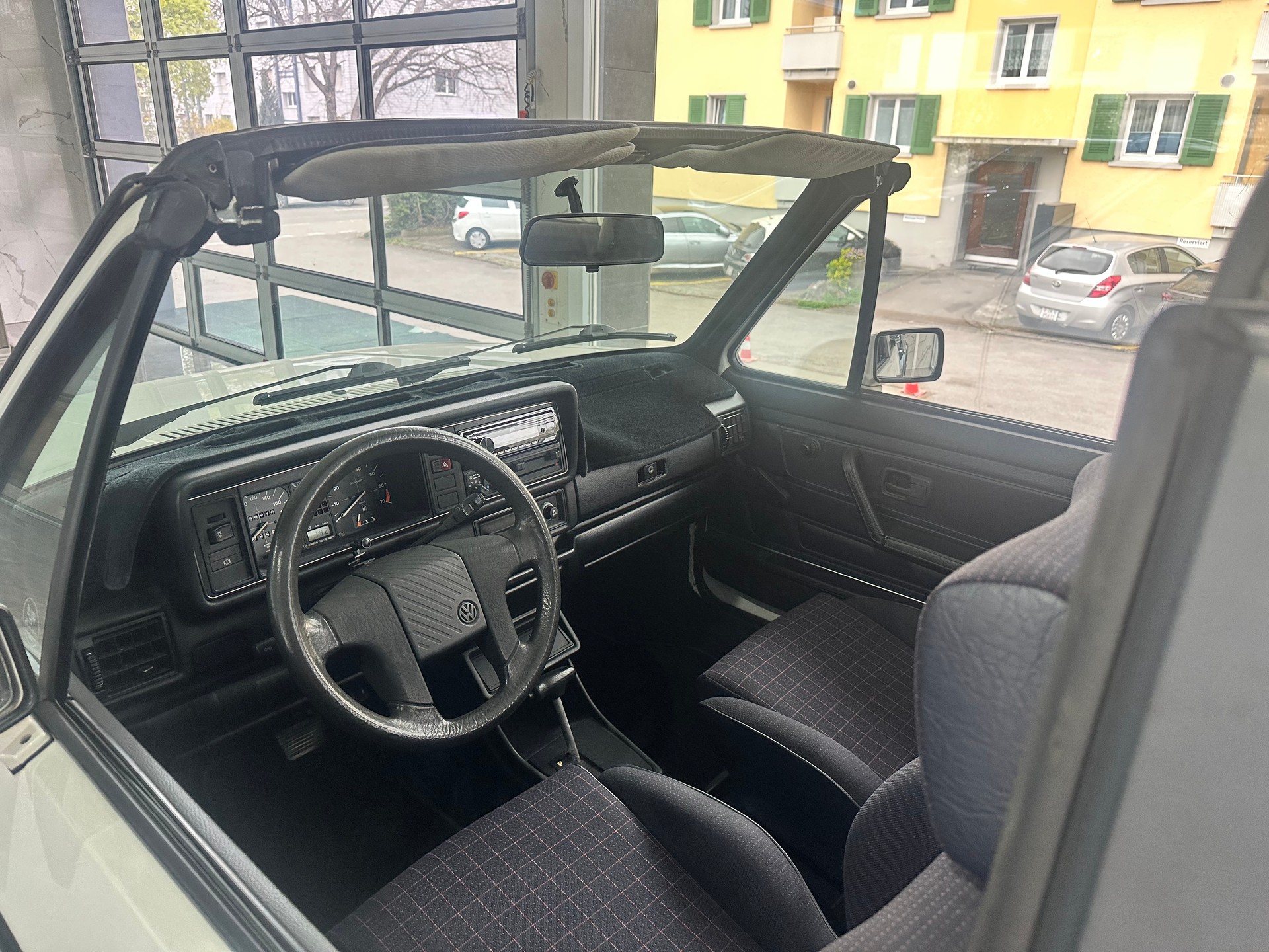 VW Golf Cabrio Special White Edition-image-46