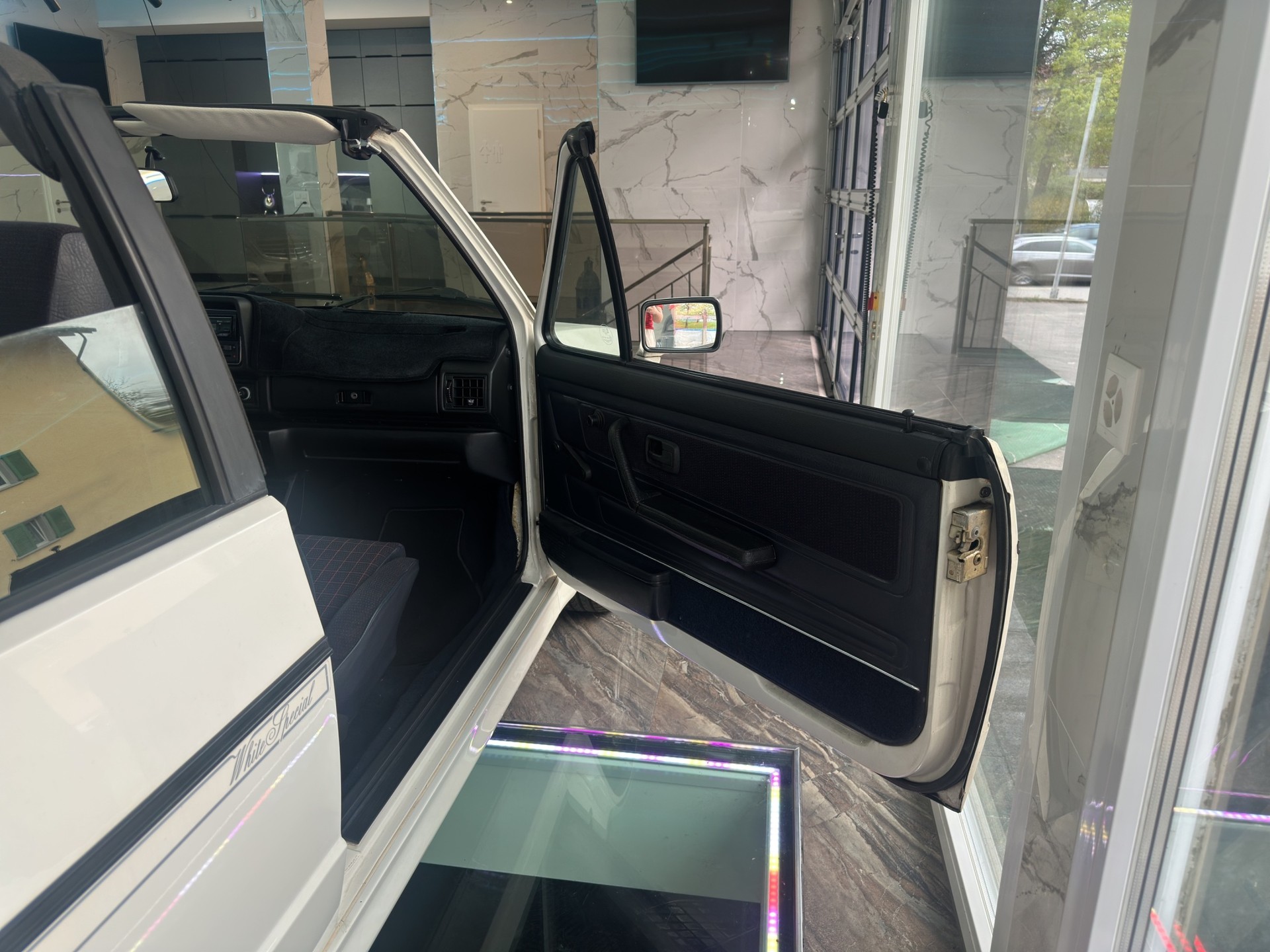 VW Golf Cabrio Special White Edition-image-29