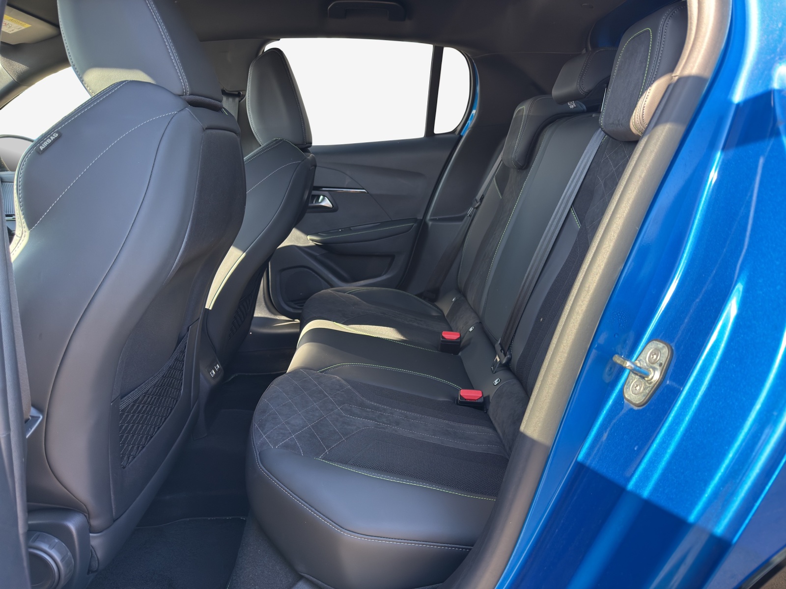 PEUGEOT 208 1.2 PureTech GT Pack EAT8-image-11