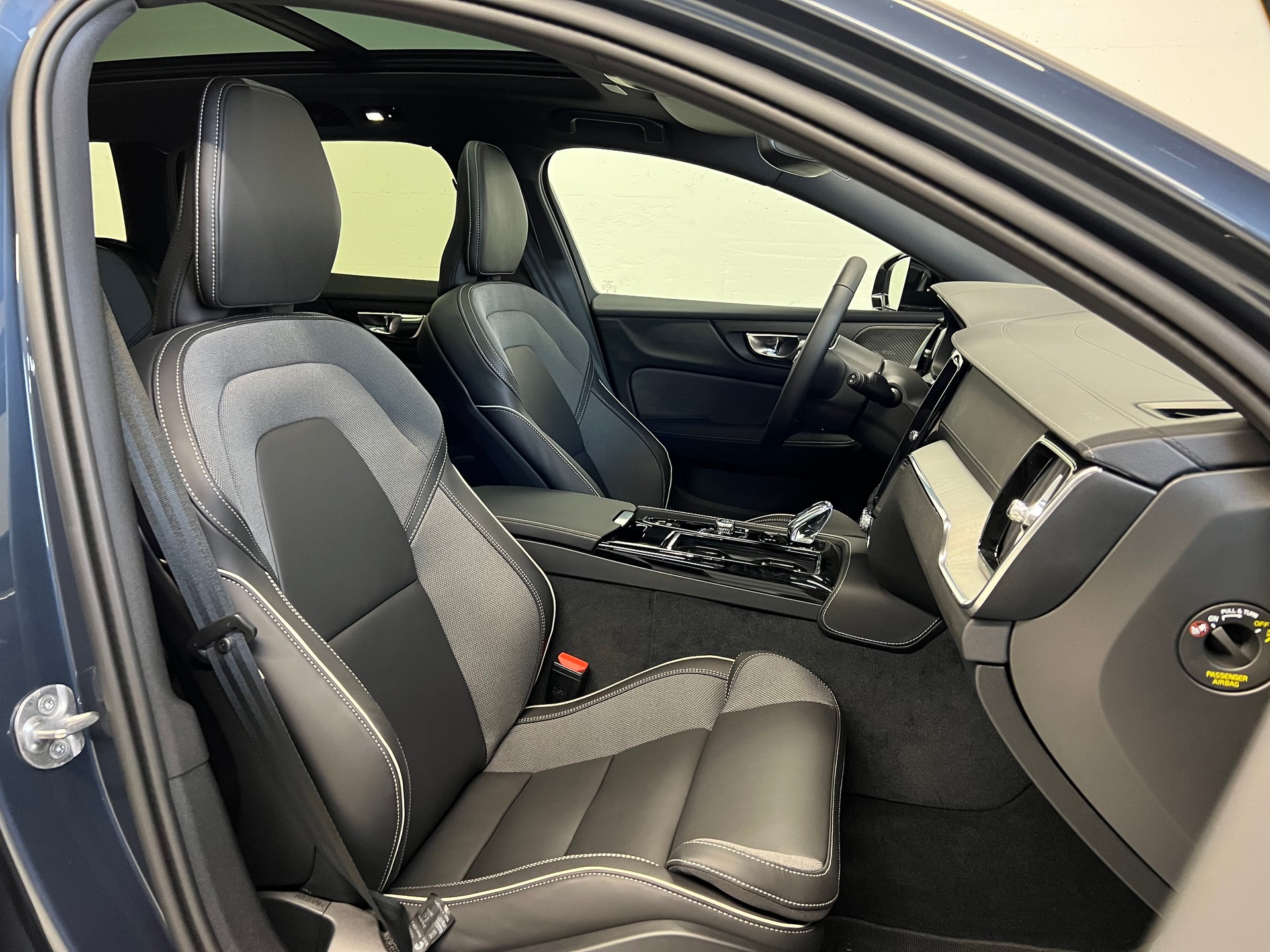 VOLVO V60 2.0 T6 TE Ultra Dark eAWD-image-11
