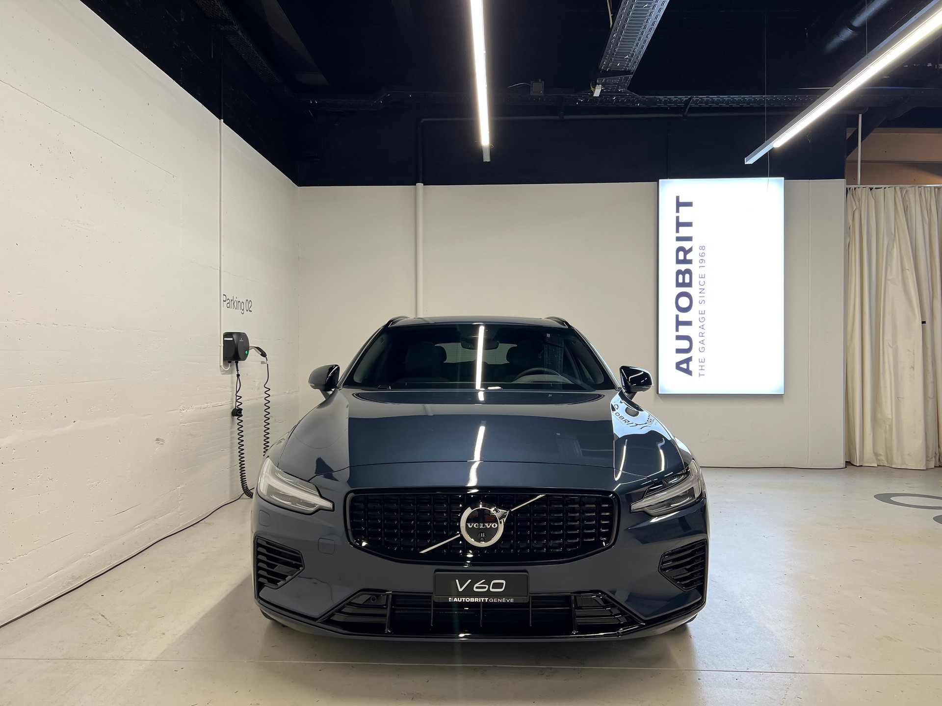 VOLVO V60 2.0 T6 TE Ultra Dark eAWD-showroom-element-1
