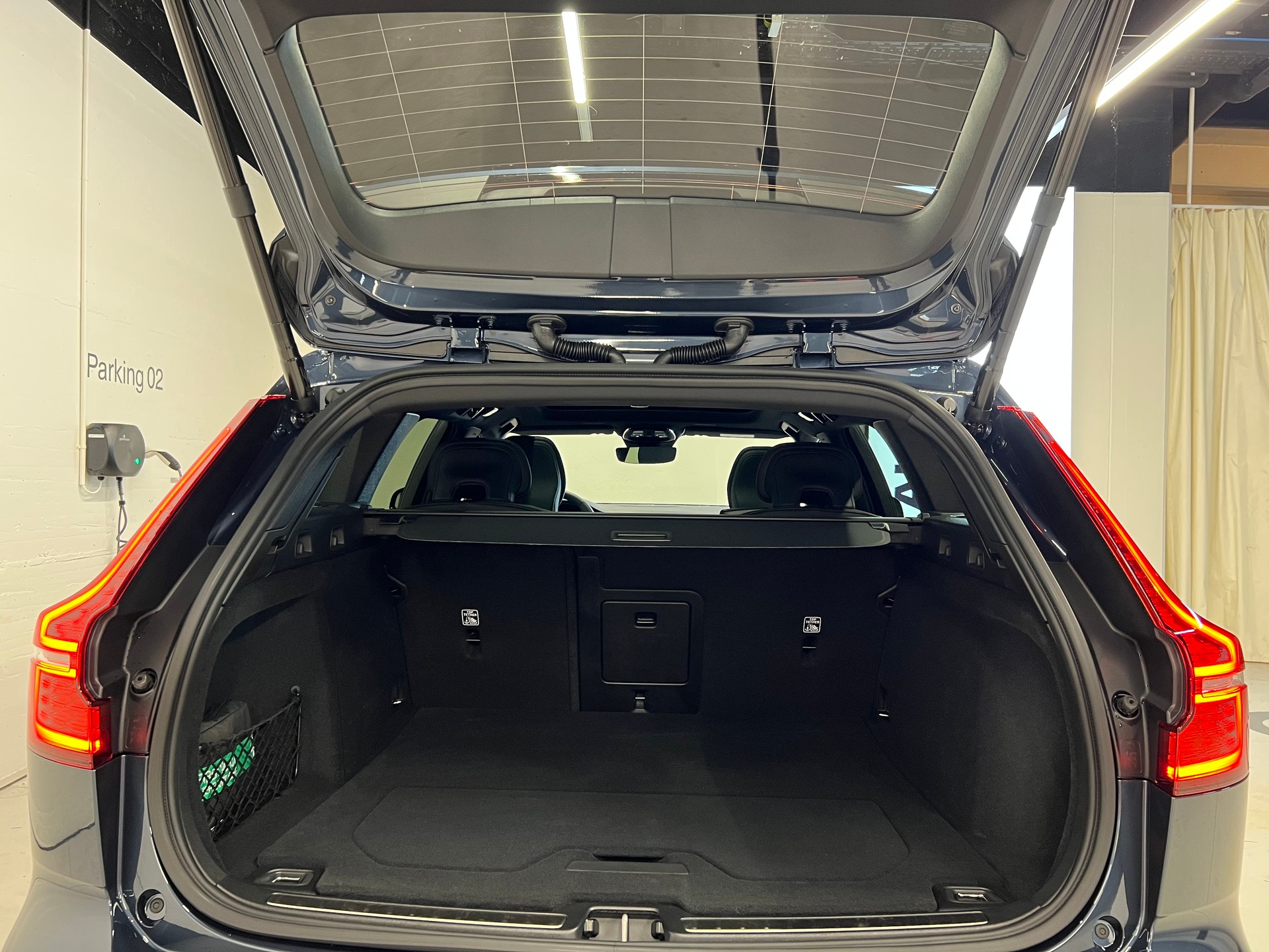 VOLVO V60 2.0 T6 TE Ultra Dark eAWD-image-6