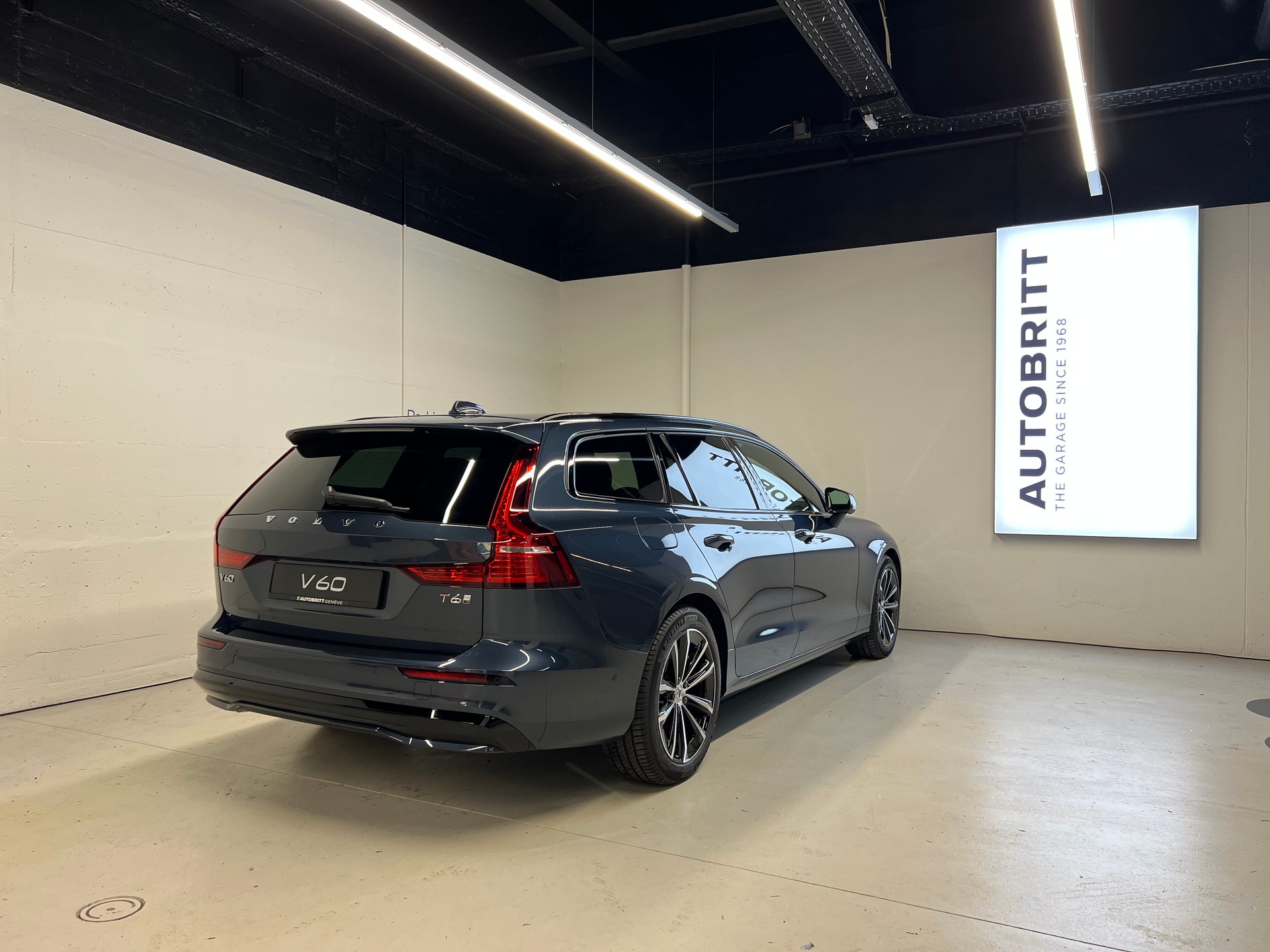 VOLVO V60 2.0 T6 TE Ultra Dark eAWD-image-4