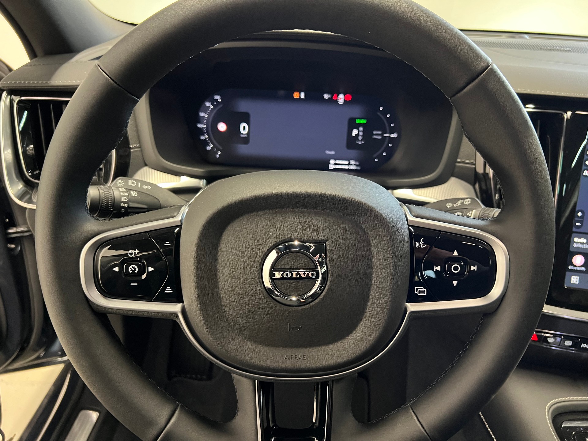 VOLVO V60 2.0 T6 TE Ultra Dark eAWD-image-8