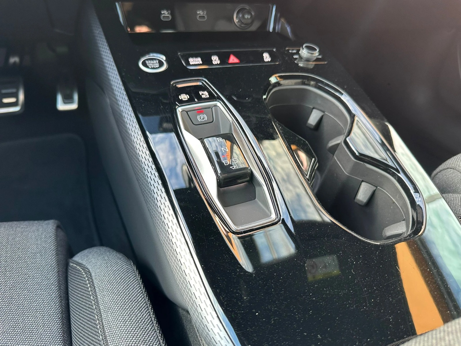 AUDI A5 Avant 2.0 TFSI S-Tronic S-Line ** NEUSTES MODELL**-image-19