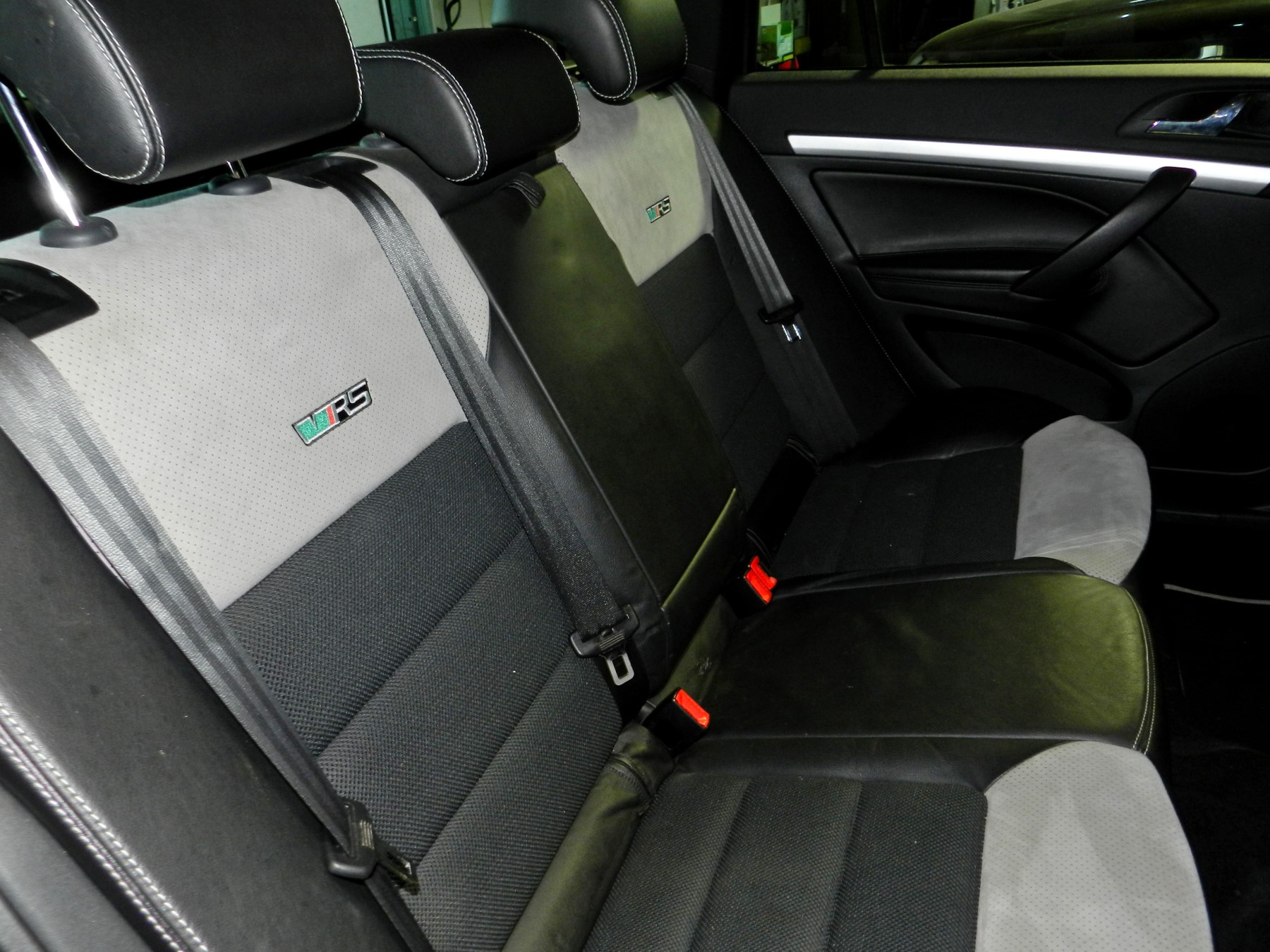 SKODA Octavia Combi 2.0 TDI RS-image-8