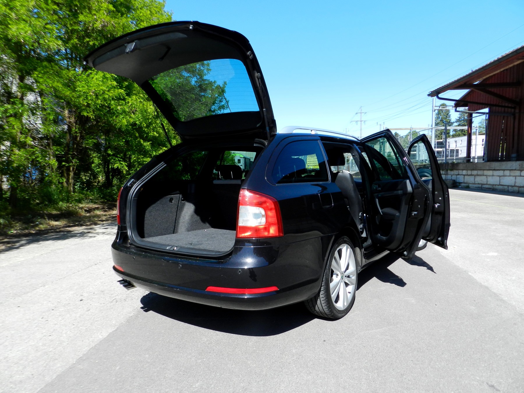 SKODA Octavia Combi 2.0 TDI RS-image-2