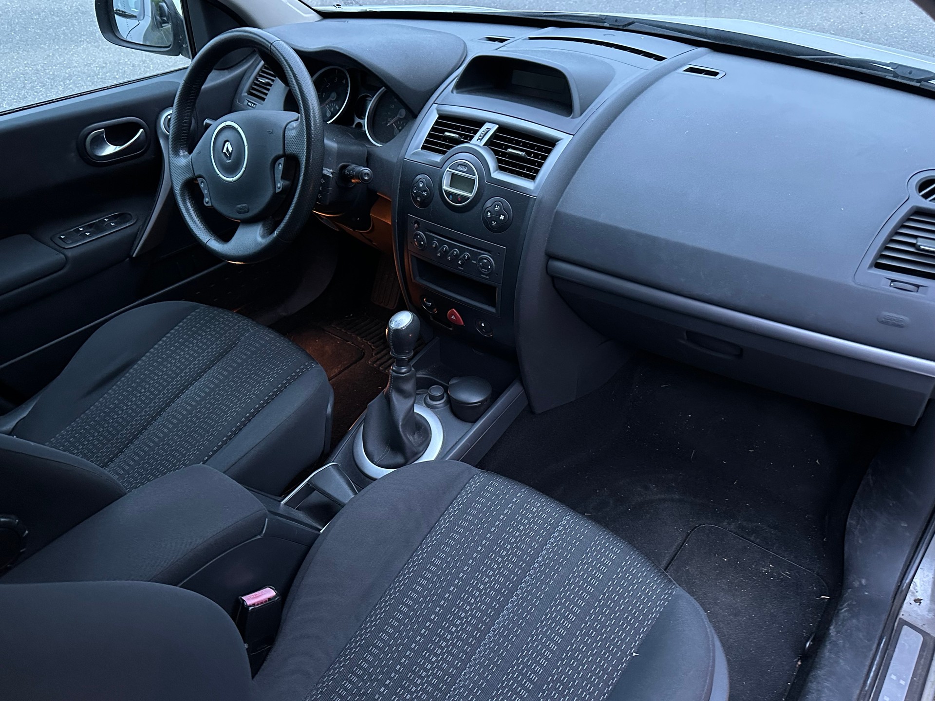 RENAULT Mégane 2.0 16V Dynamique-image-6