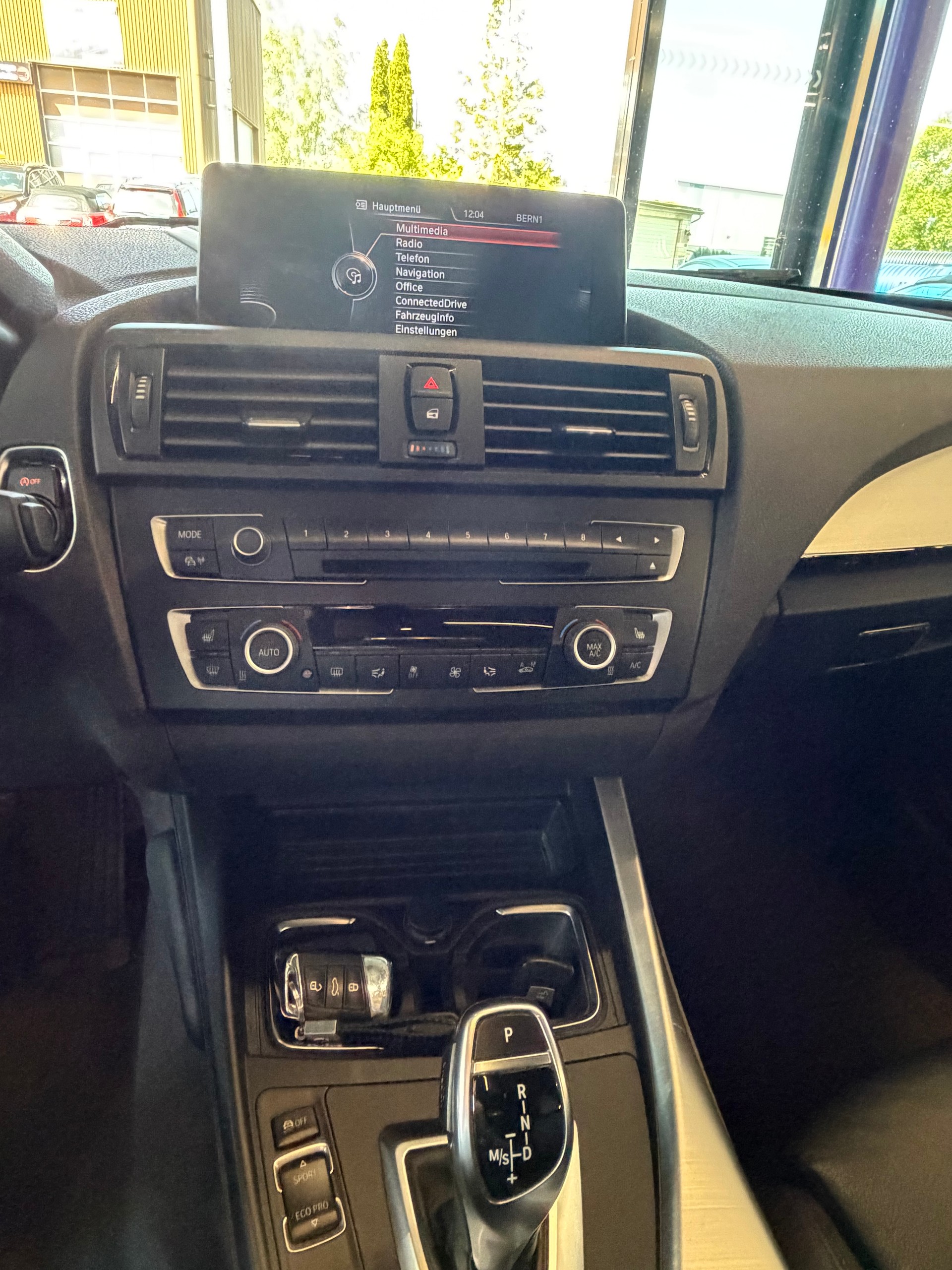 BMW M135i xDrive Steptronic-image-10