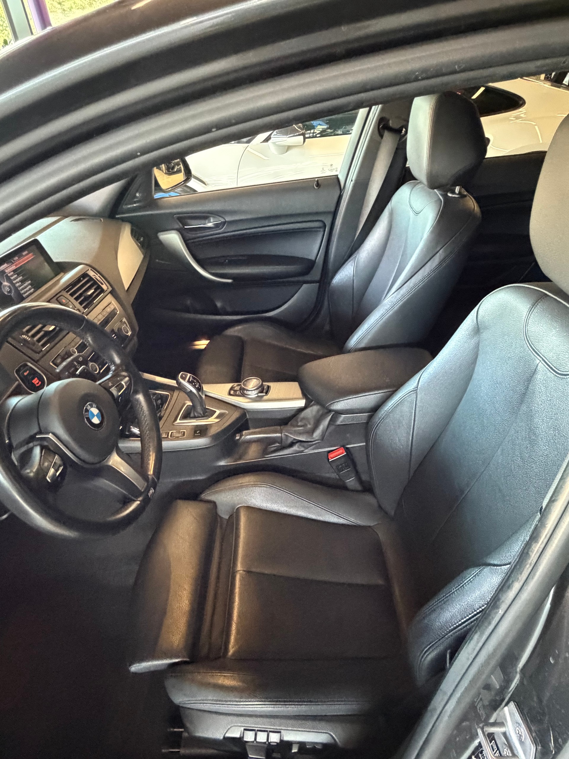 BMW M135i xDrive Steptronic-image-8
