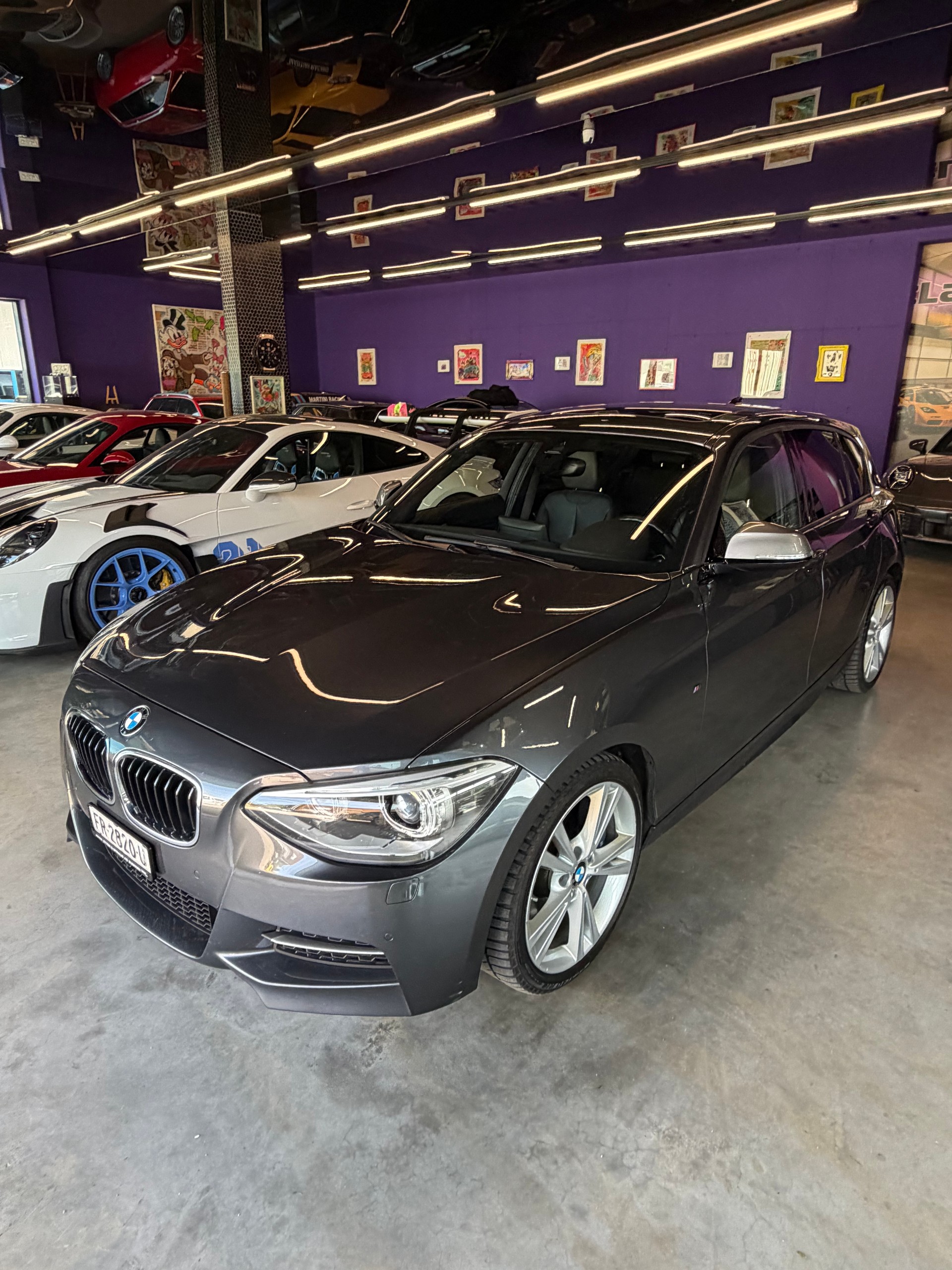 BMW M135i xDrive Steptronic-showroom-element-2