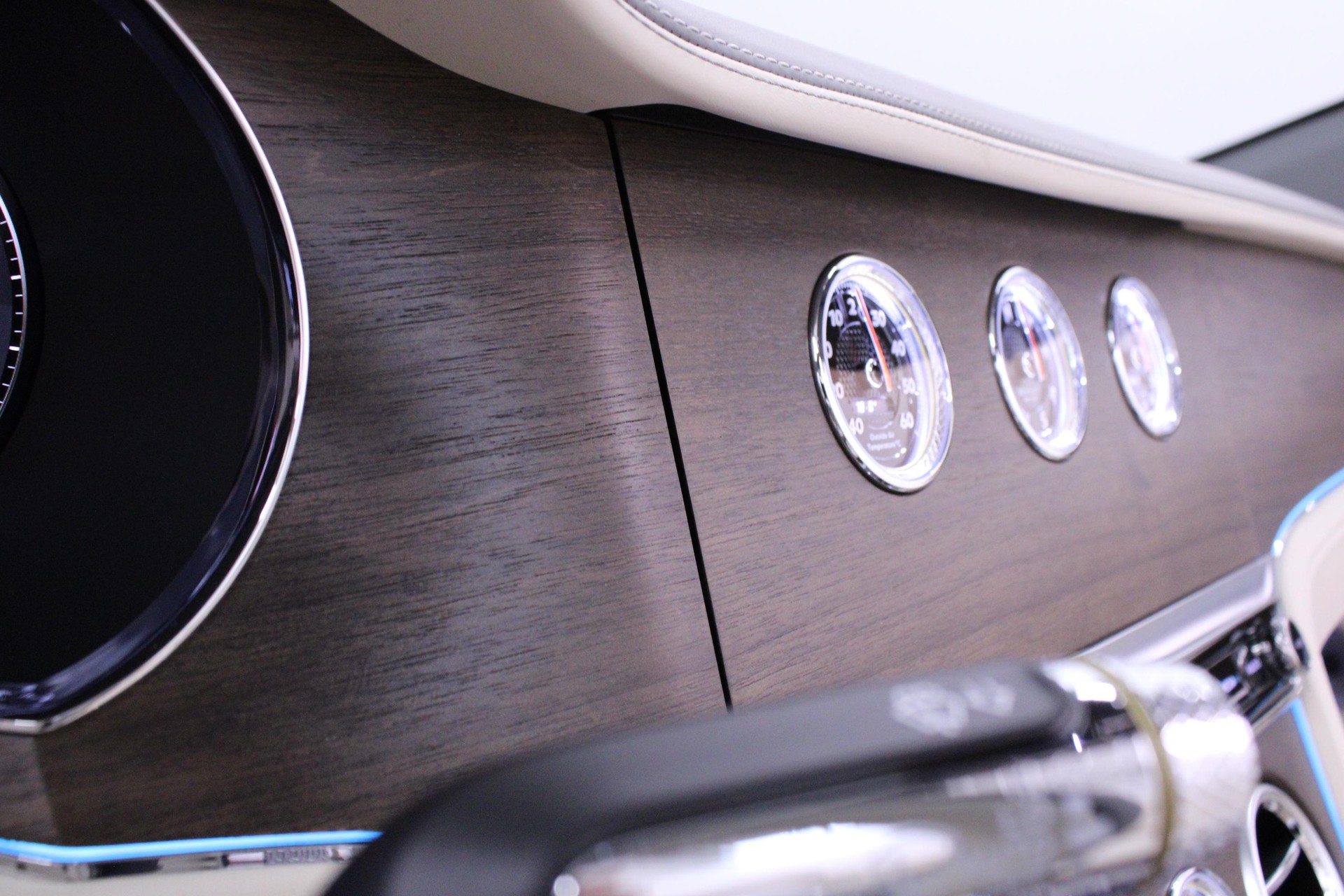 BENTLEY Continental GTC 4.0 V8 Hybrid Azure-image-21