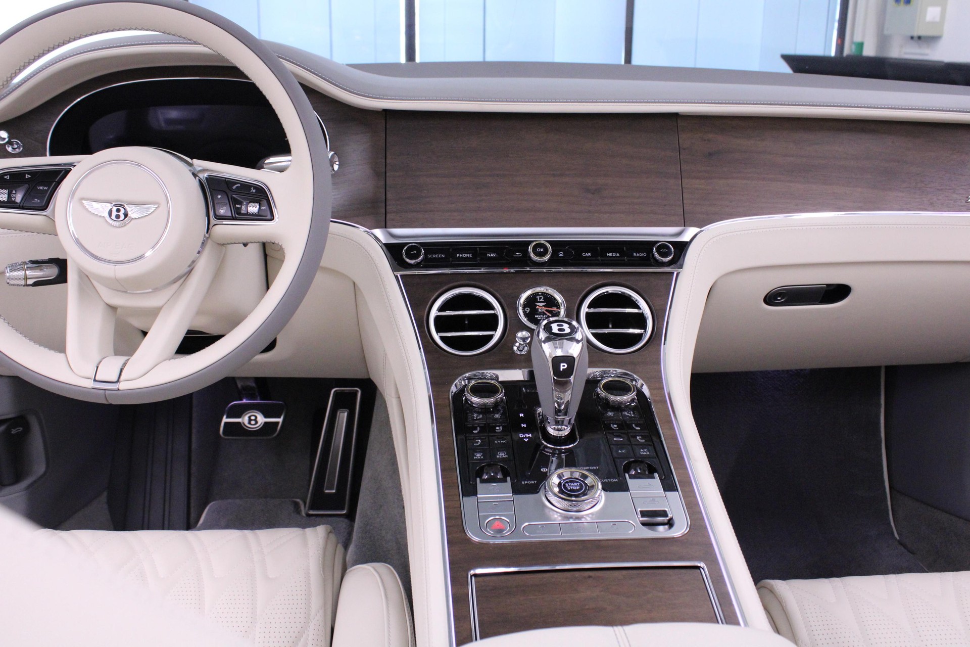 BENTLEY Continental GTC 4.0 V8 Hybrid Azure-image-15