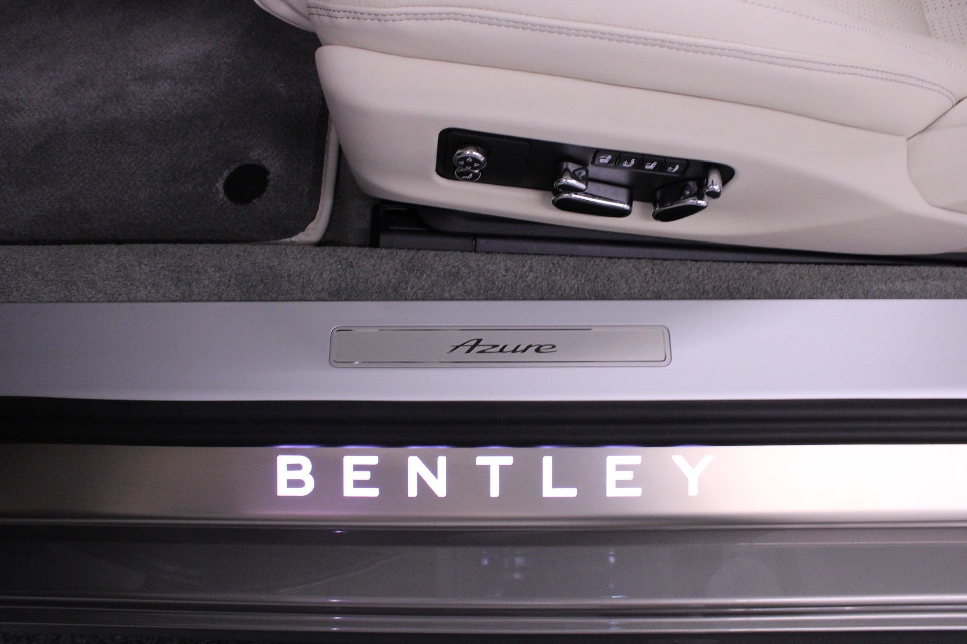 BENTLEY Continental GTC 4.0 V8 Hybrid Azure-image-16