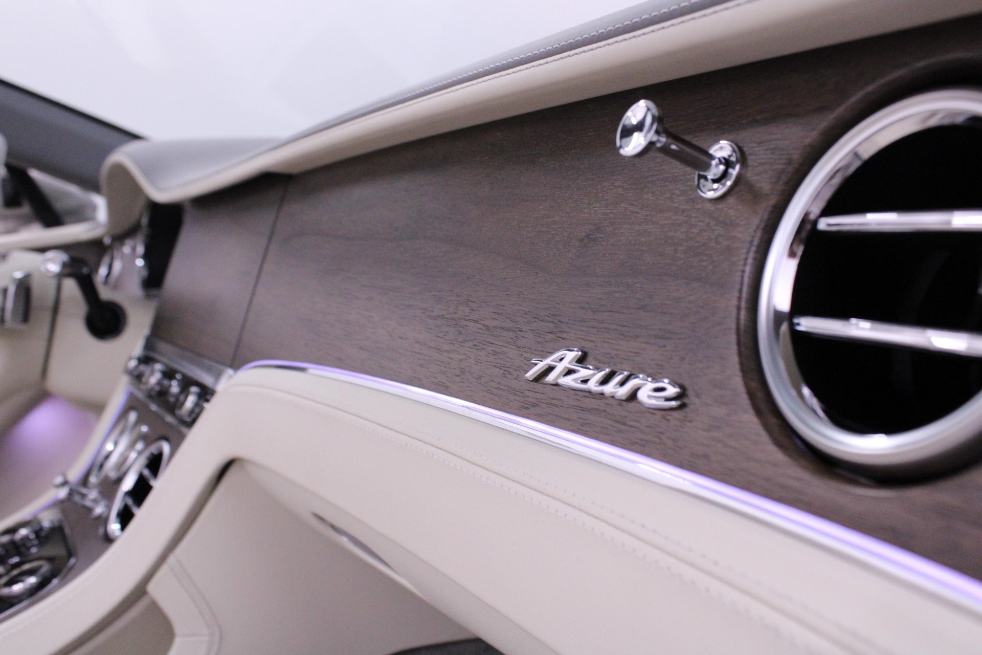 BENTLEY Continental GTC 4.0 V8 Hybrid Azure-image-19