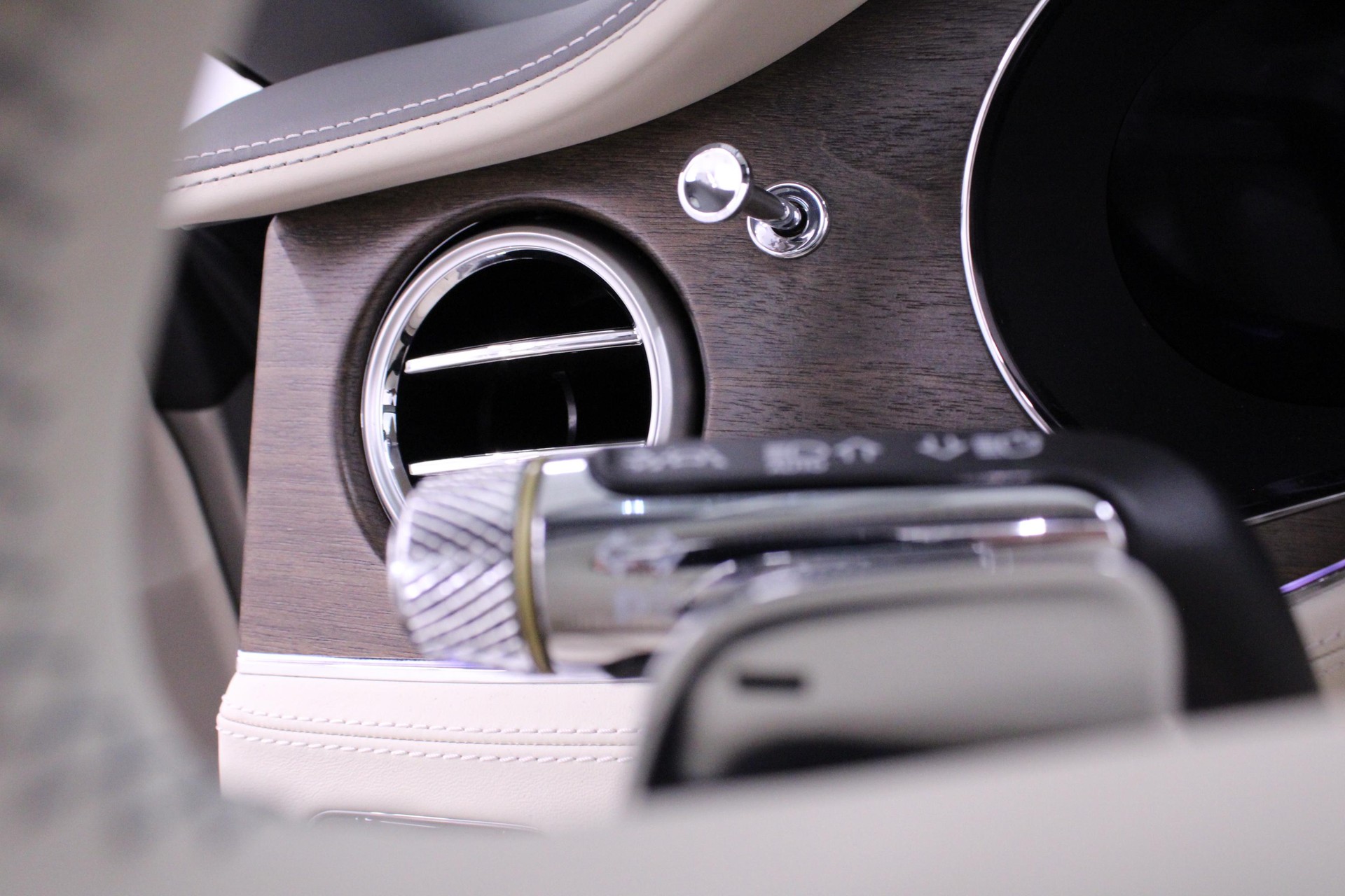 BENTLEY Continental GTC 4.0 V8 Hybrid Azure-image-17
