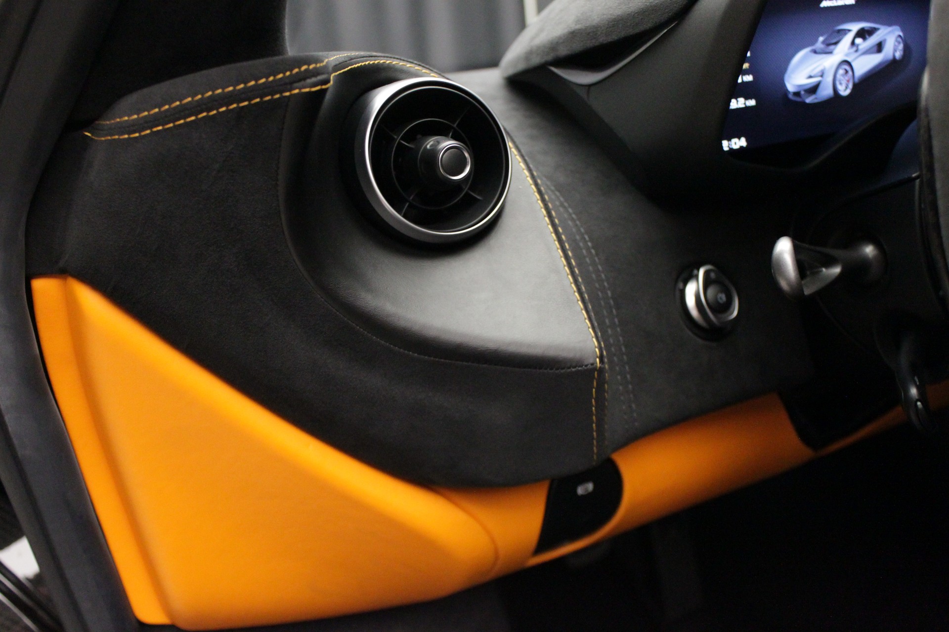 McLAREN 570S Coupé 3.8 V8 SSG-image-20