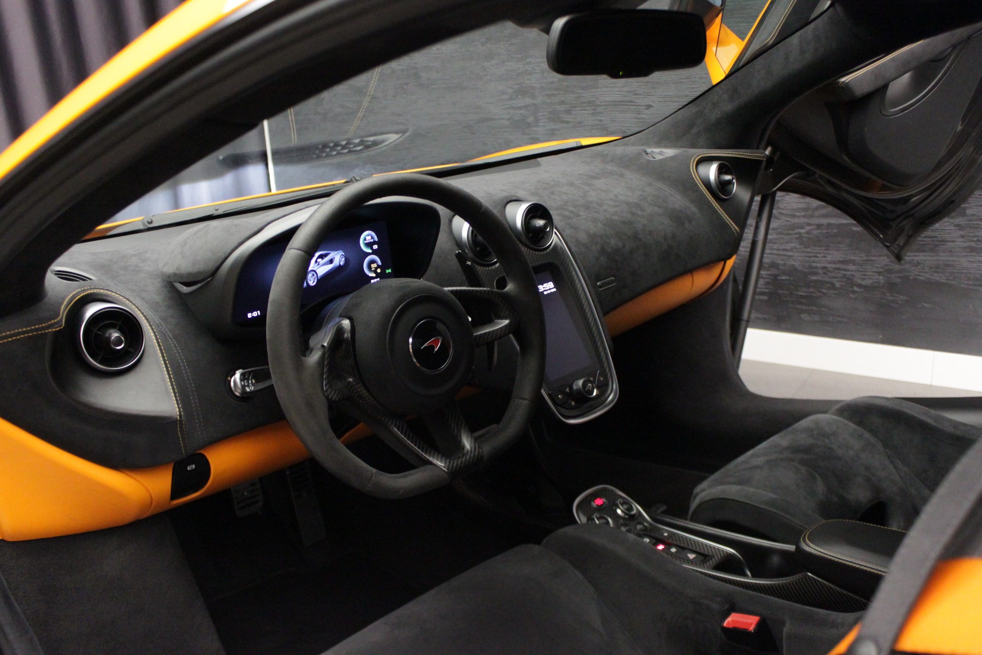 McLAREN 570S Coupé 3.8 V8 SSG-image-24