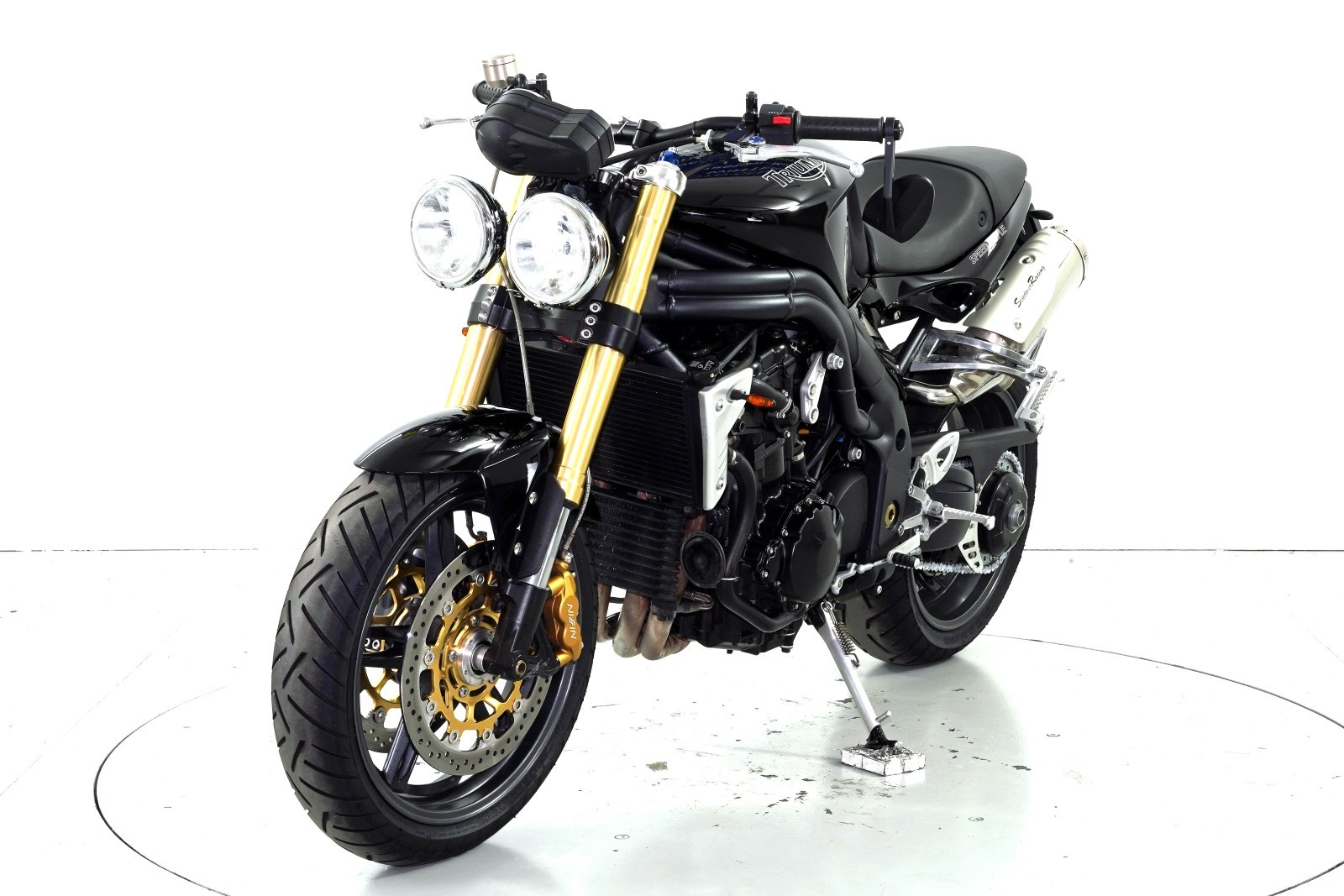 TRIUMPH Speed Triple 1050-showroom-element-2
