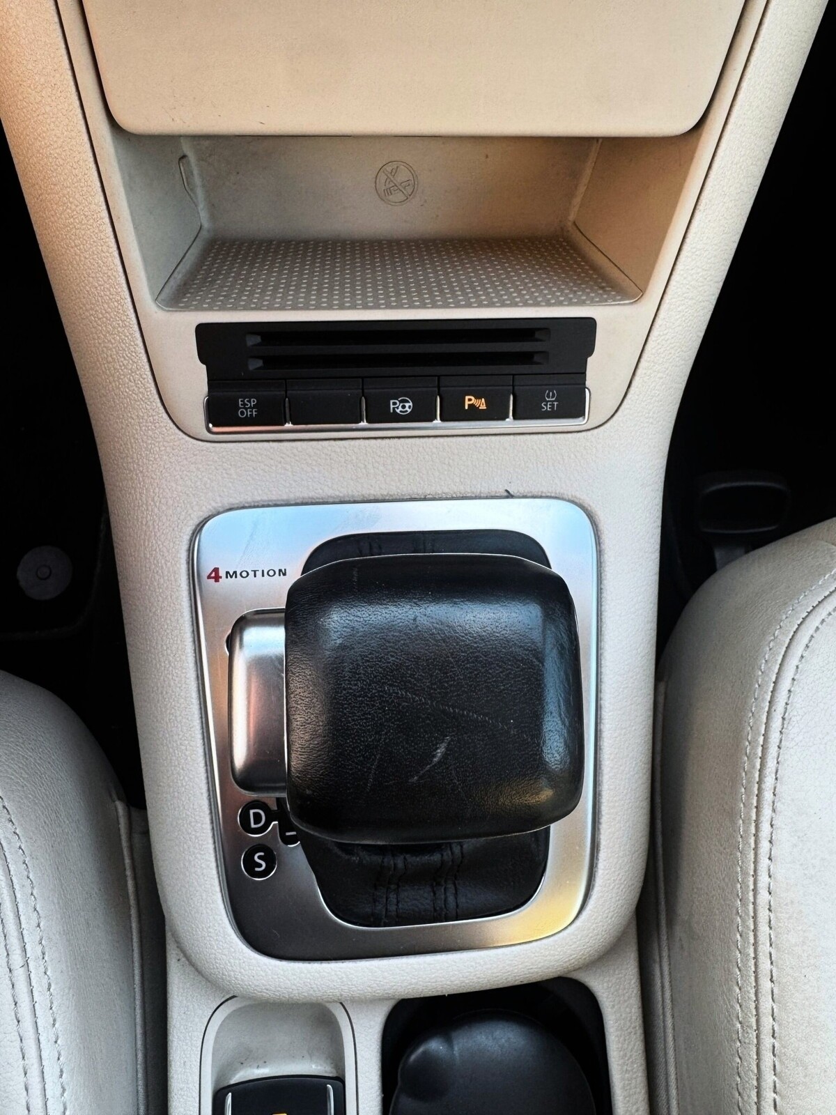 VW Tiguan 2.0 TDI Sport&Style Tiptronic R-Line-image-13
