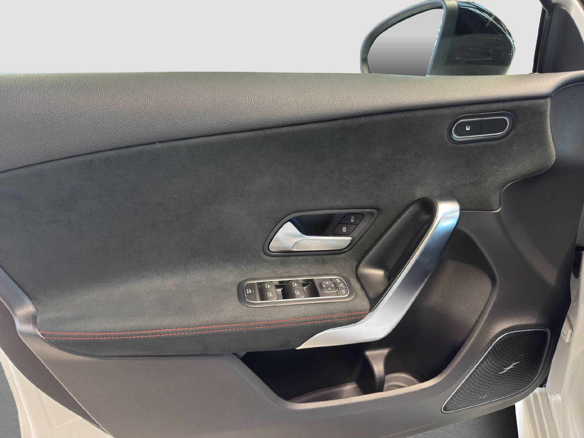 MERCEDES-BENZ A 200 AMG Line-image-12