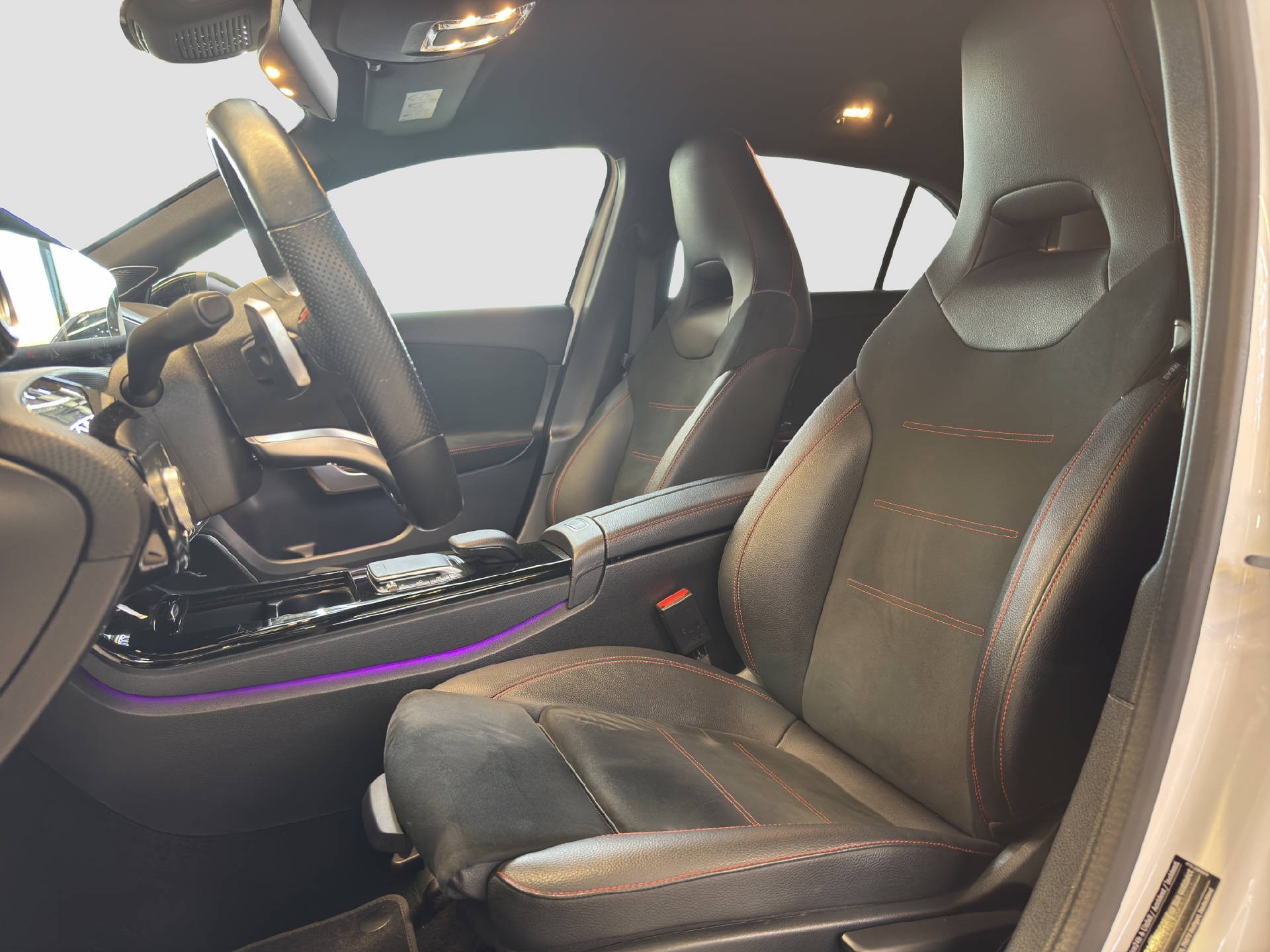 MERCEDES-BENZ A 200 AMG Line-image-11