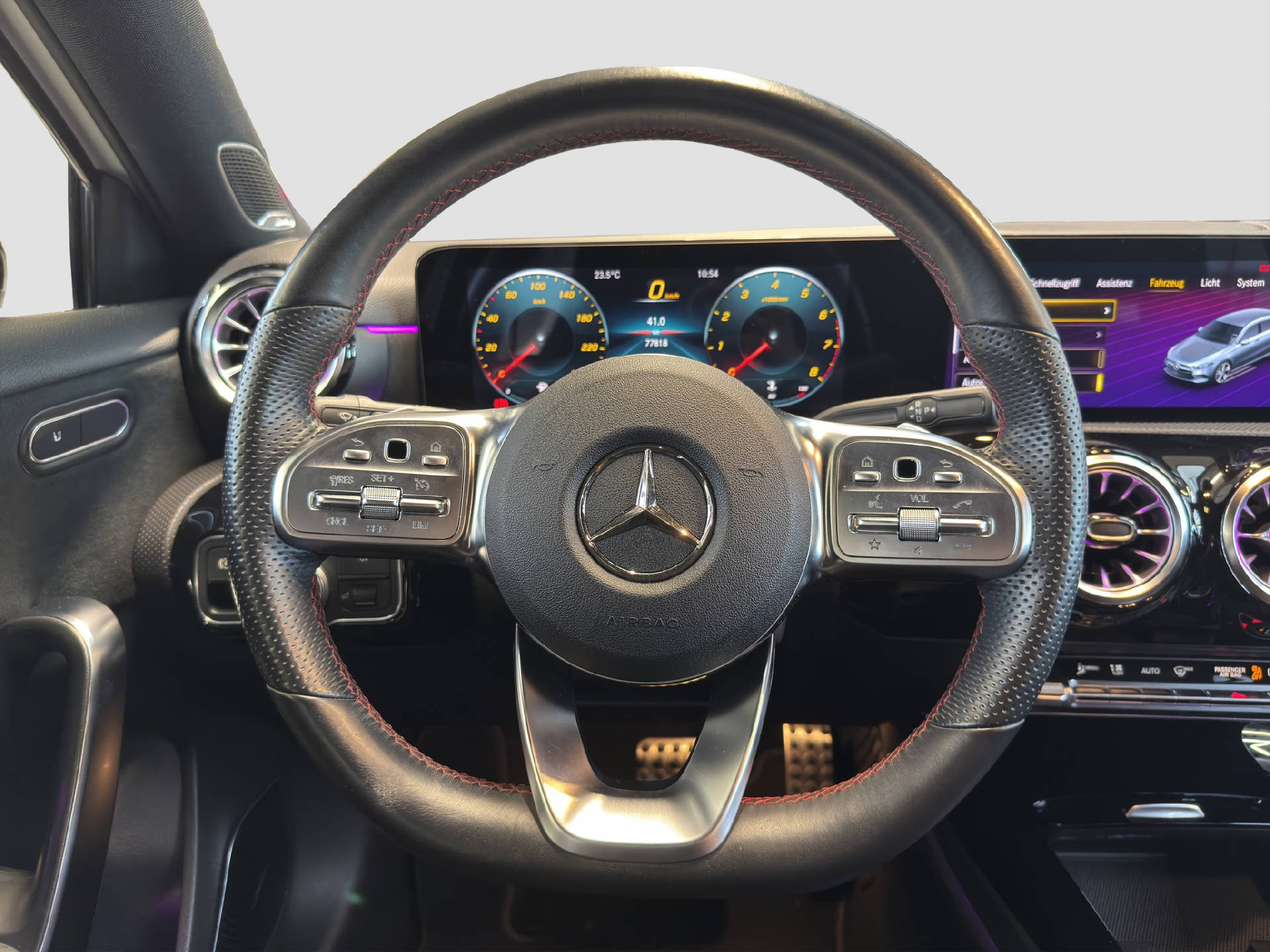 MERCEDES-BENZ A 200 AMG Line-image-8