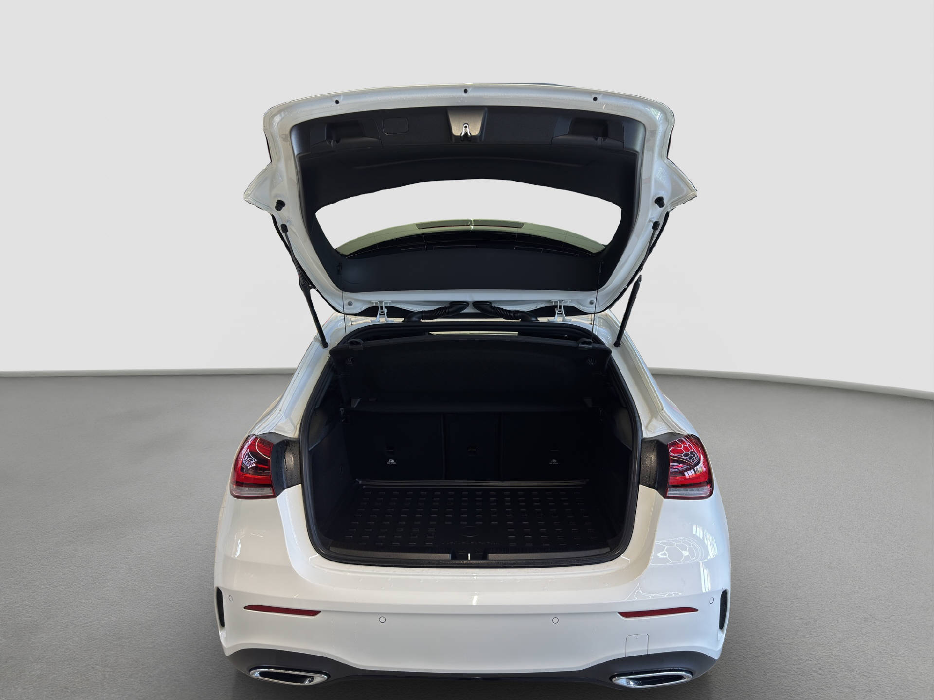 MERCEDES-BENZ A 200 AMG Line-image-14