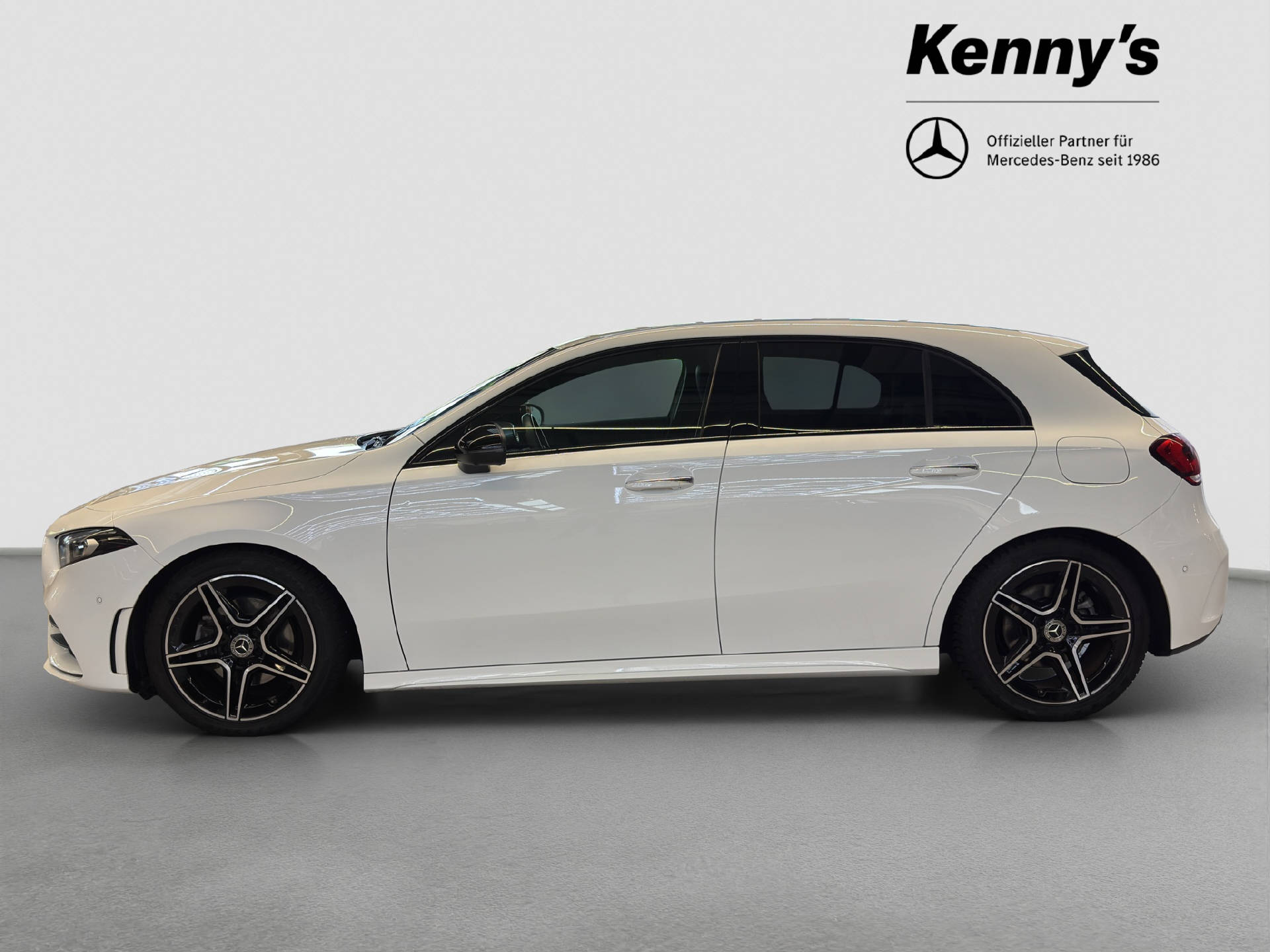 MERCEDES-BENZ A 200 AMG Line-image-2