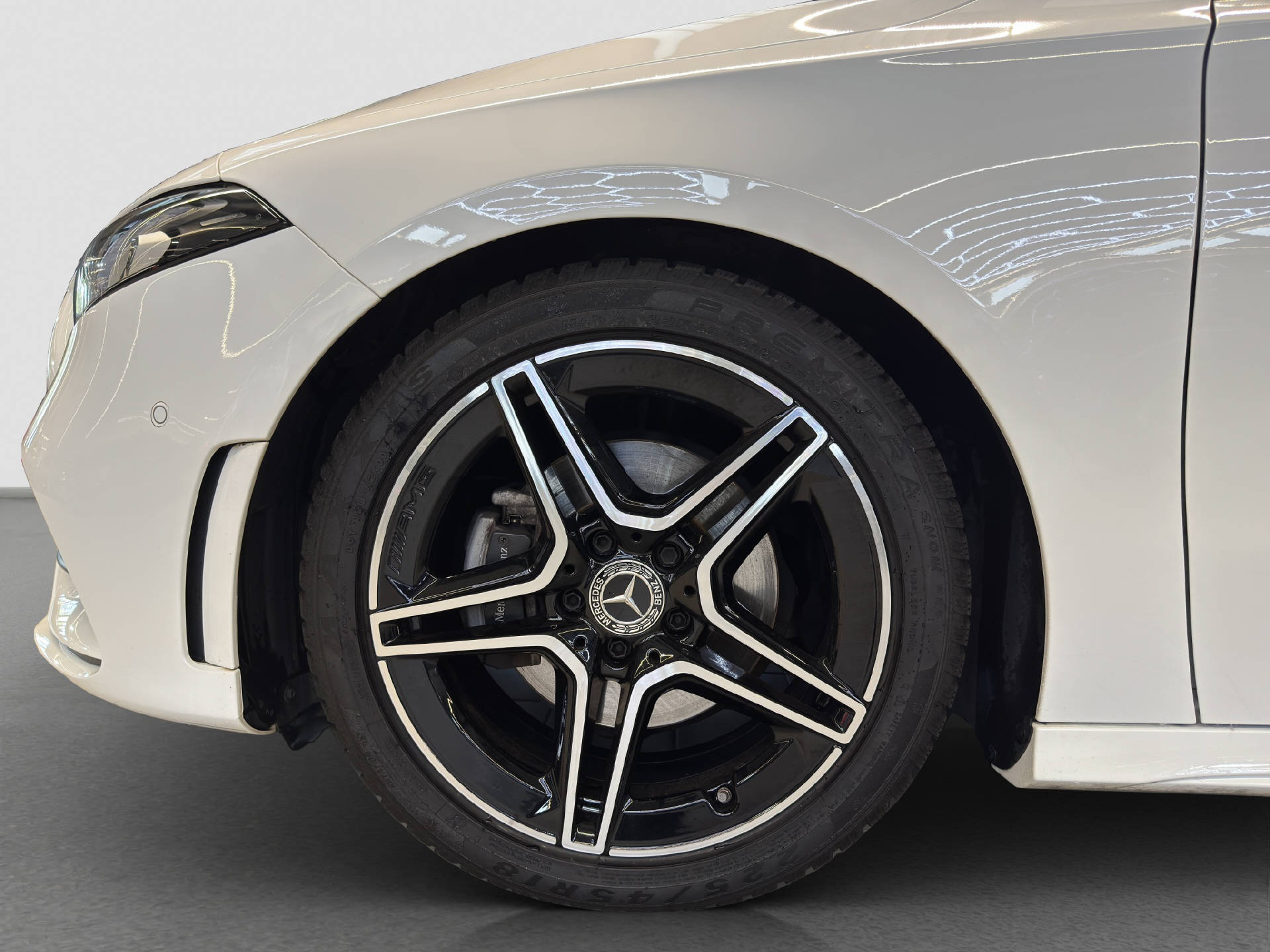 MERCEDES-BENZ A 200 AMG Line-image-5