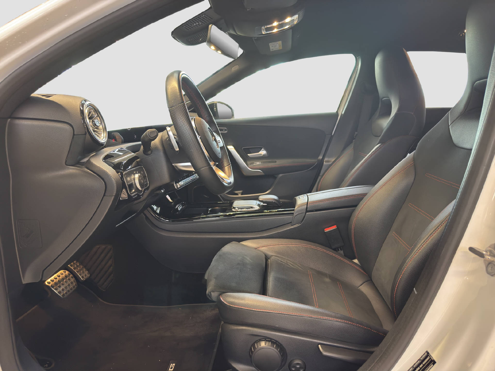 MERCEDES-BENZ A 200 AMG Line-image-6