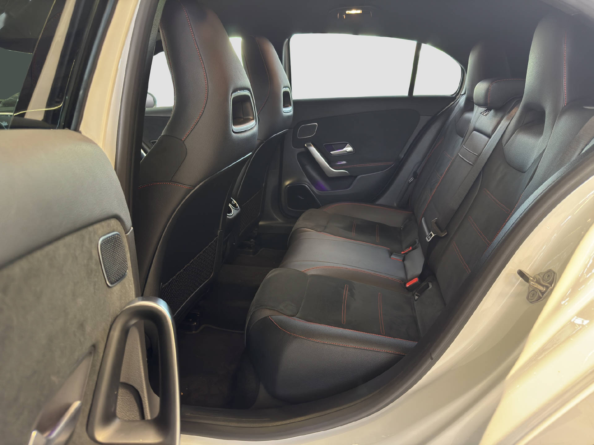 MERCEDES-BENZ A 200 AMG Line-image-13
