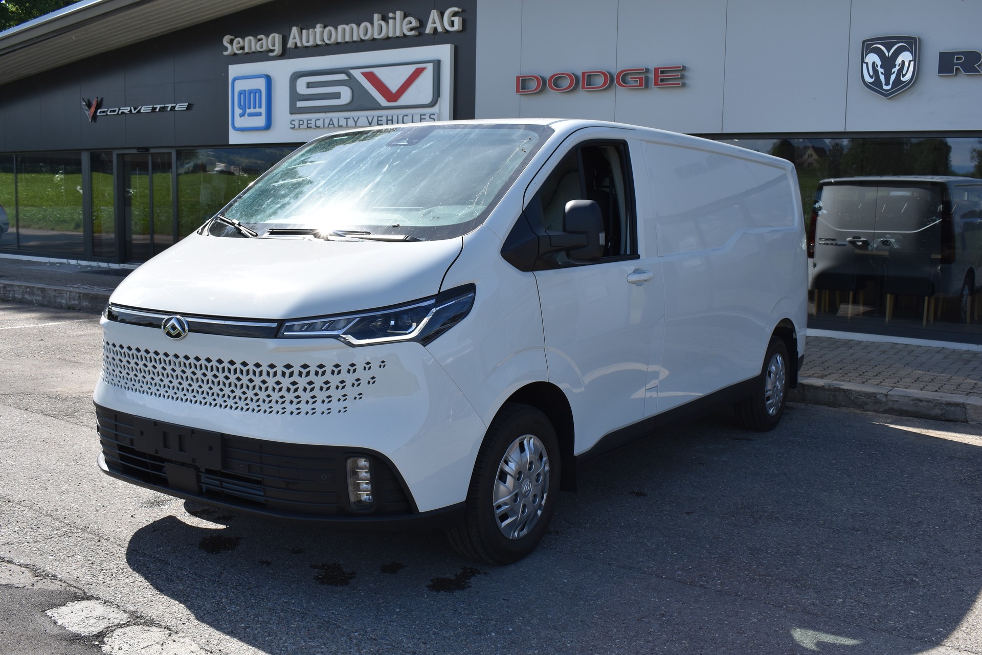 MAXUS eDeliver 7 L2 77kWh-image-2