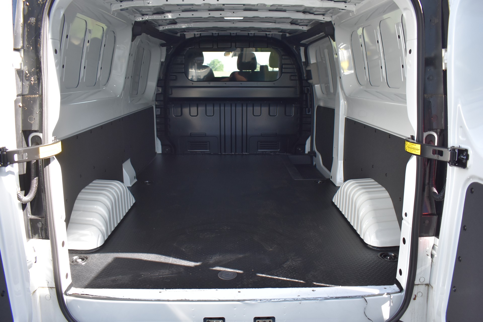 MAXUS eDeliver 7 L2 77kWh-image-8