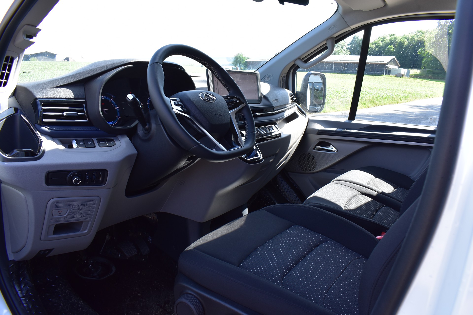 MAXUS eDeliver 7 L2 77kWh-image-11