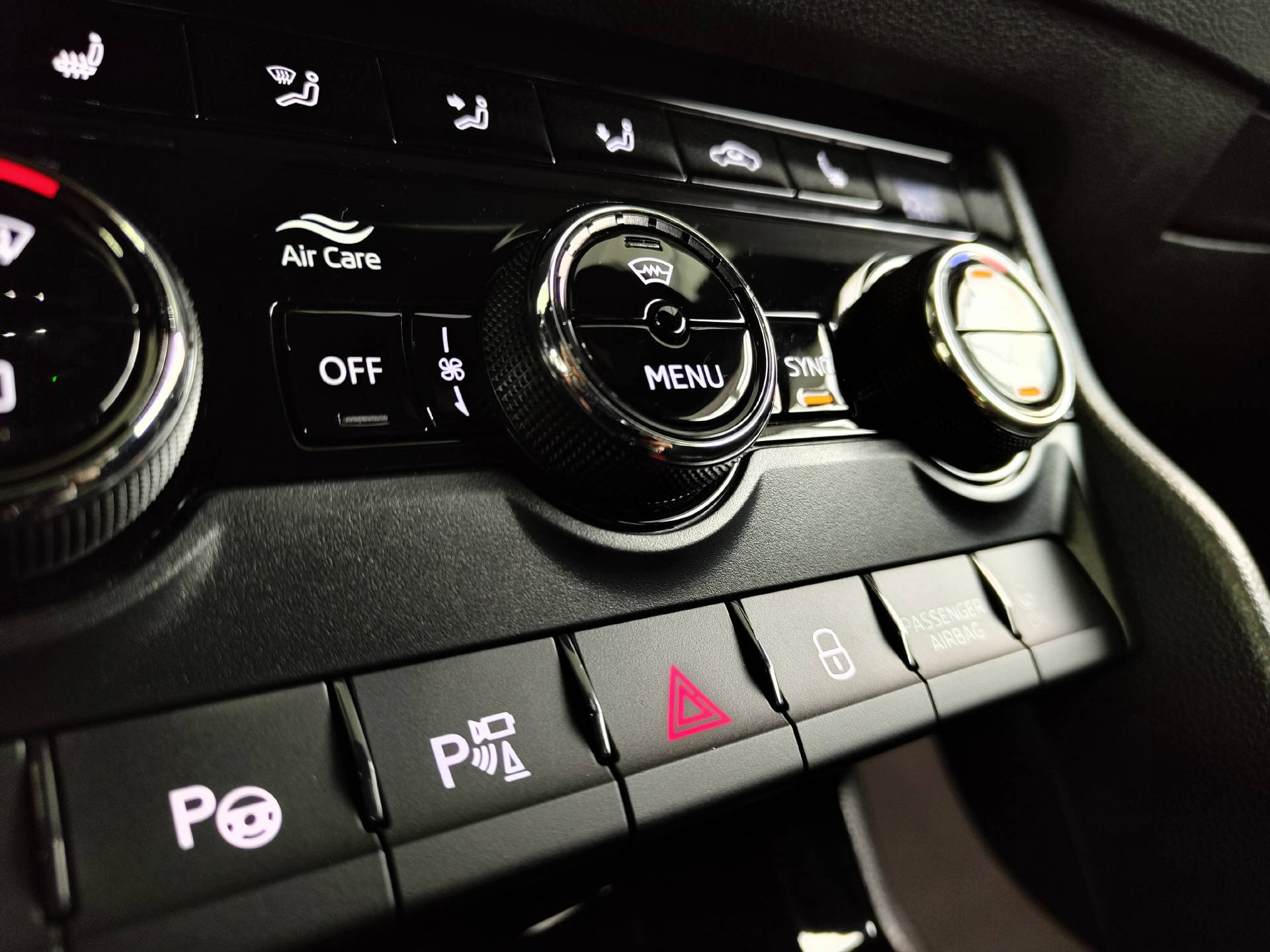 SKODA Karoq 1.5 TSI SportLine DSG-image-9