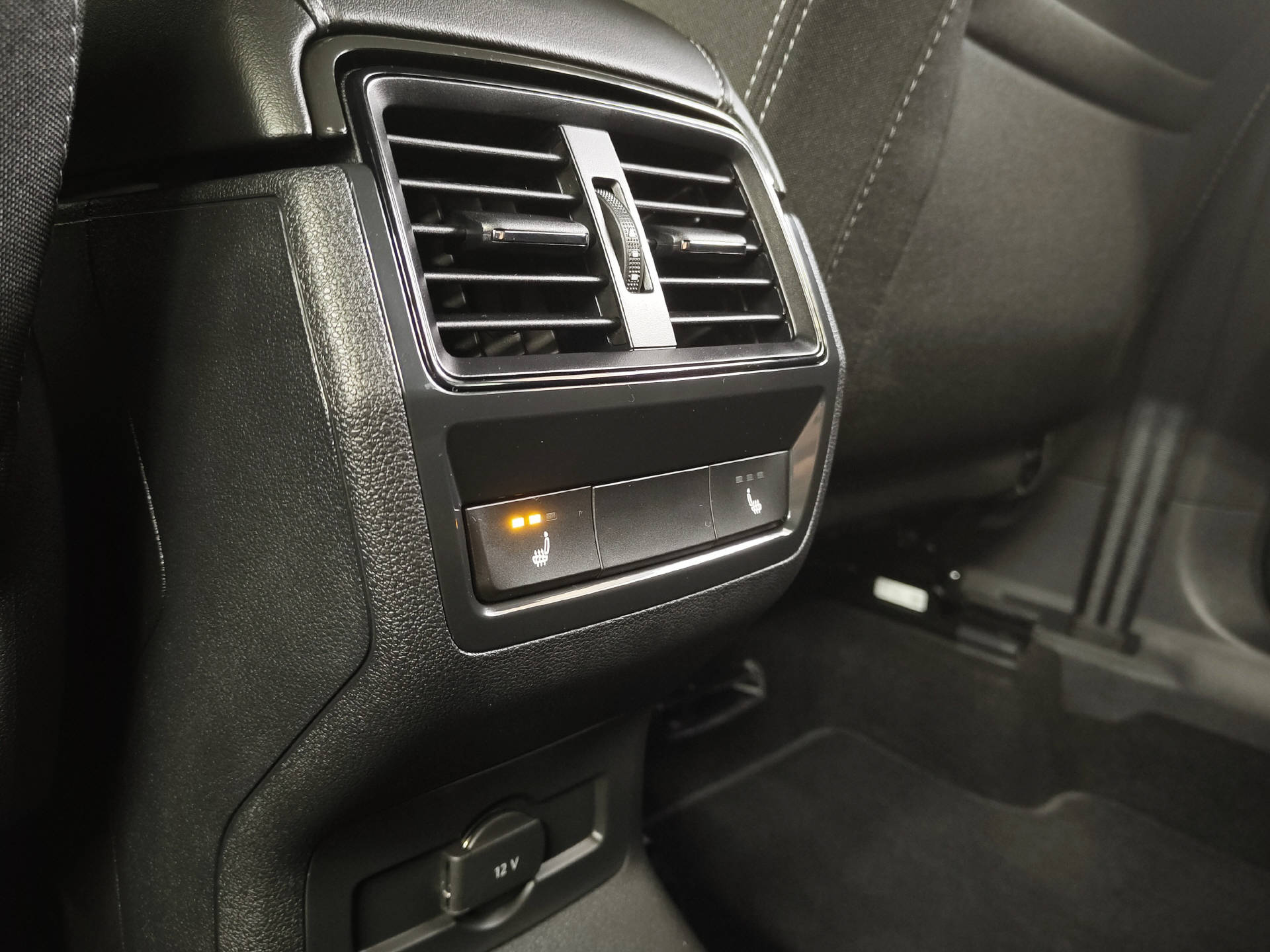 SKODA Karoq 1.5 TSI SportLine DSG-image-13