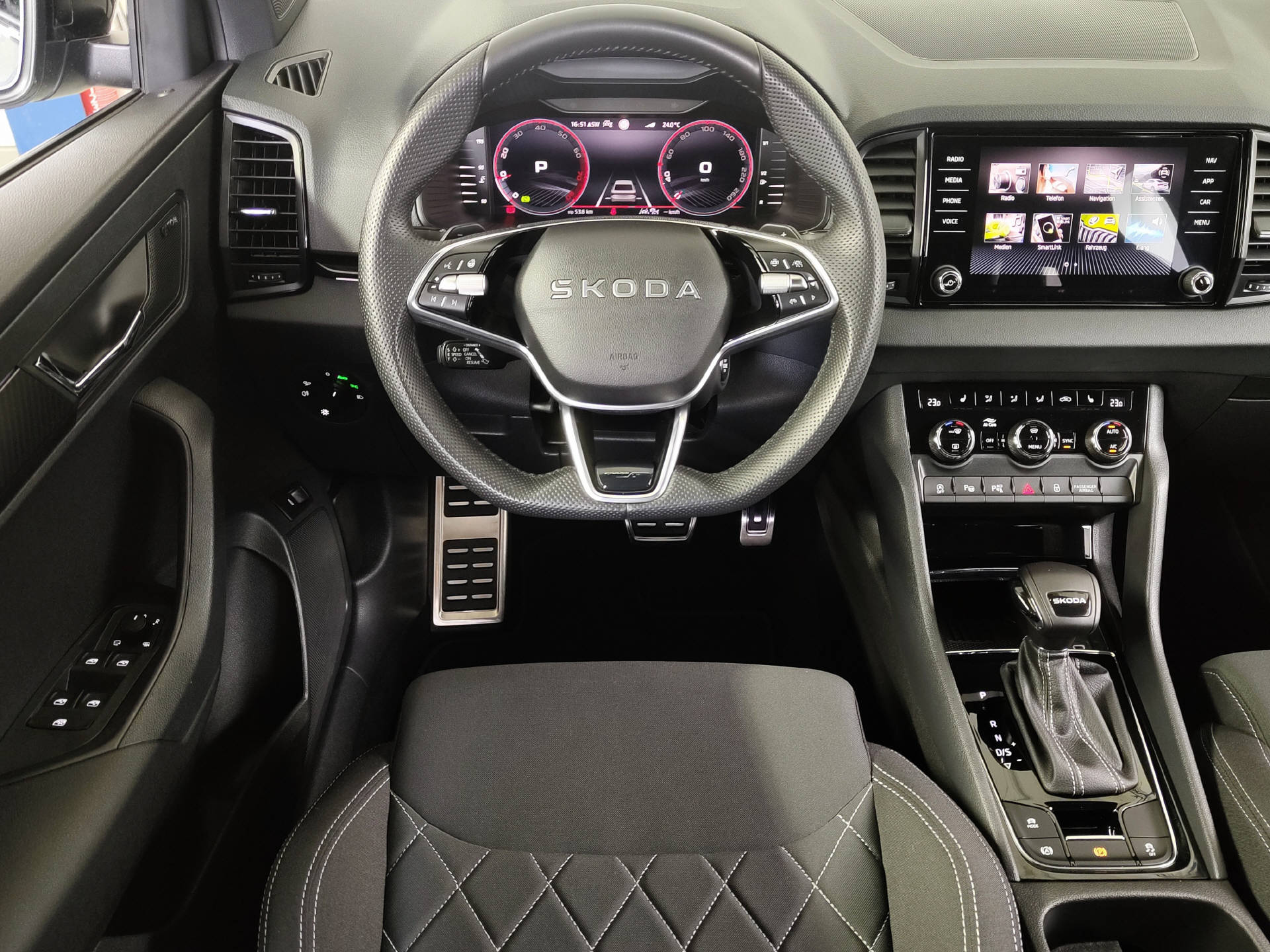 SKODA Karoq 1.5 TSI SportLine DSG-image-4