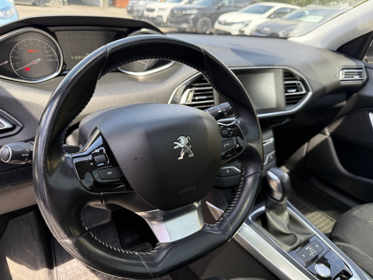 PEUGEOT 308 SW 1.2 PureTech 130 Allure S/S-image-6