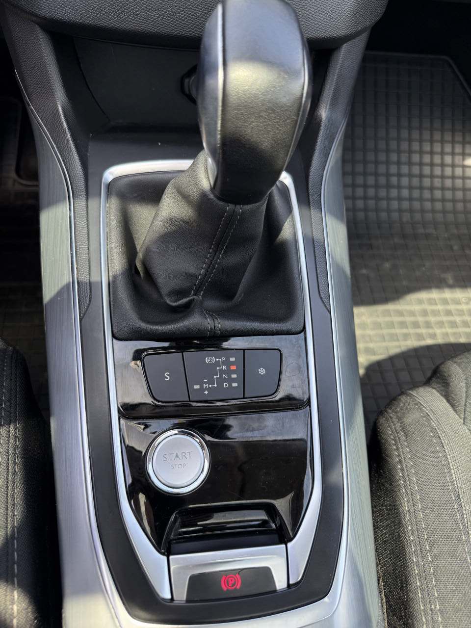 PEUGEOT 308 SW 1.2 PureTech 130 Allure S/S-image-8