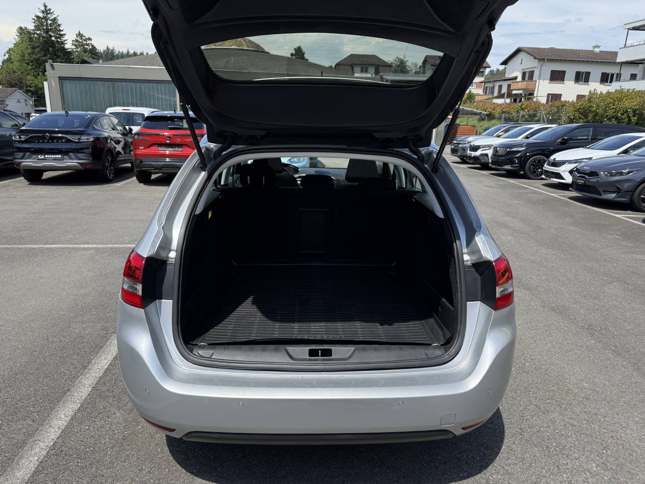 PEUGEOT 308 SW 1.2 PureTech 130 Allure S/S-image-17