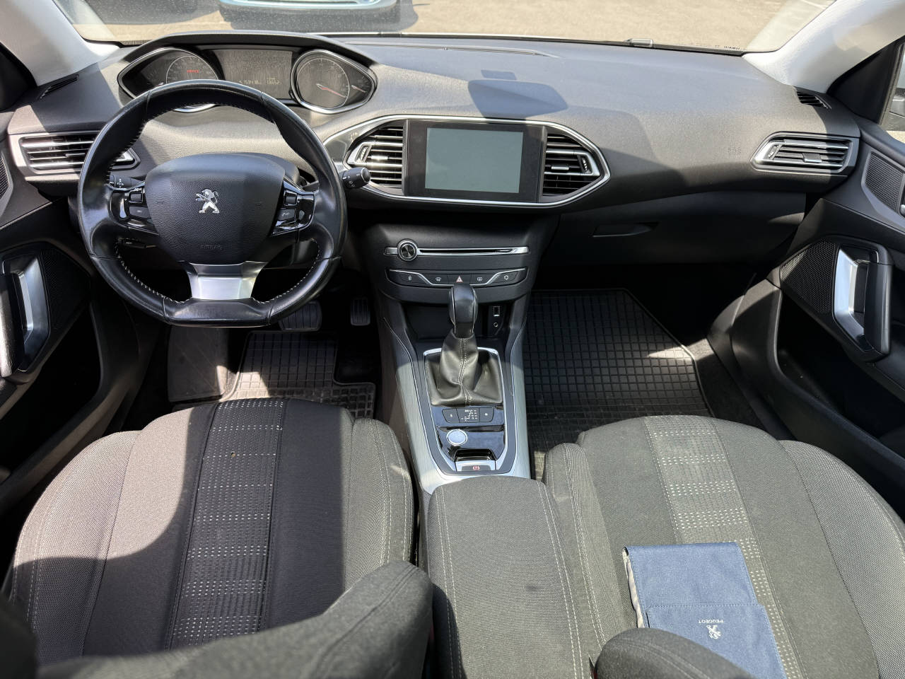 PEUGEOT 308 SW 1.2 PureTech 130 Allure S/S-image-5