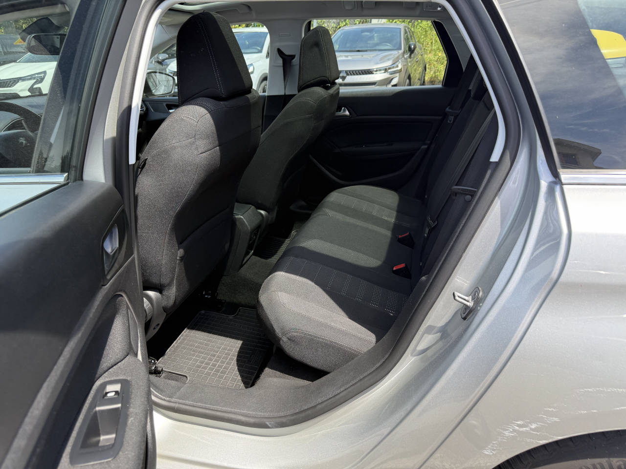 PEUGEOT 308 SW 1.2 PureTech 130 Allure S/S-image-12